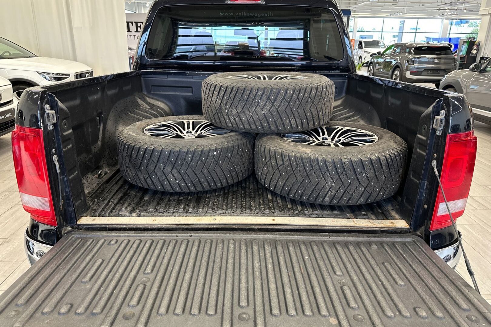 VOLKSWAGEN Amarok 2013