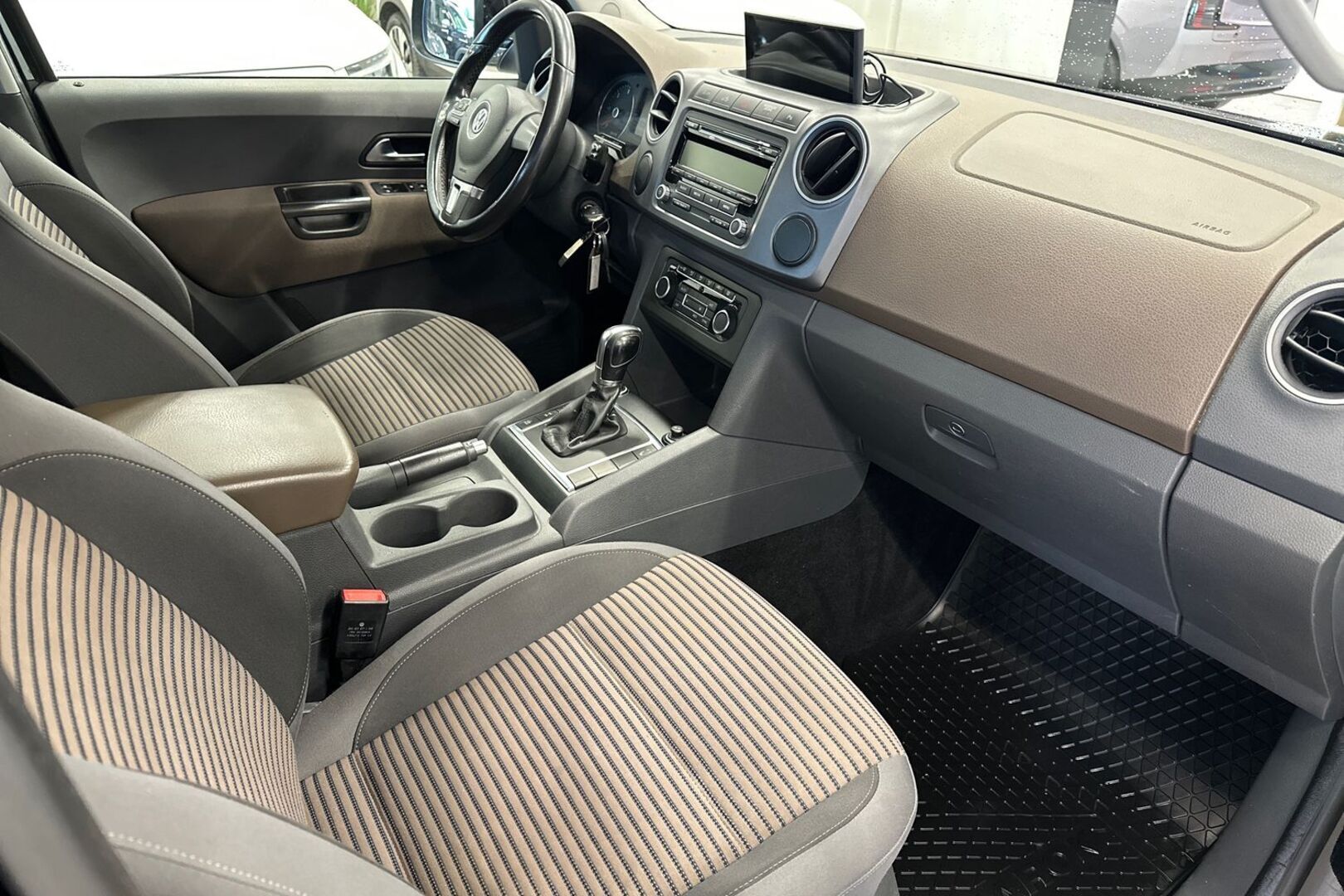 VOLKSWAGEN Amarok 2013