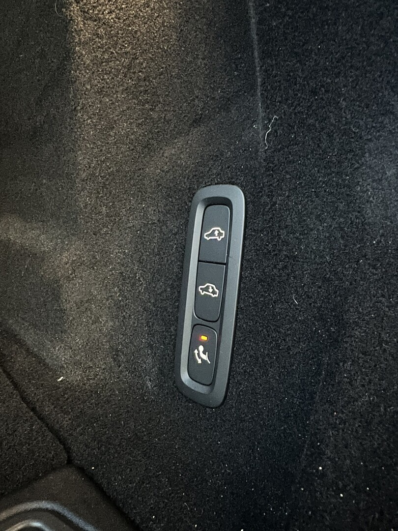 VOLVO XC60 2022