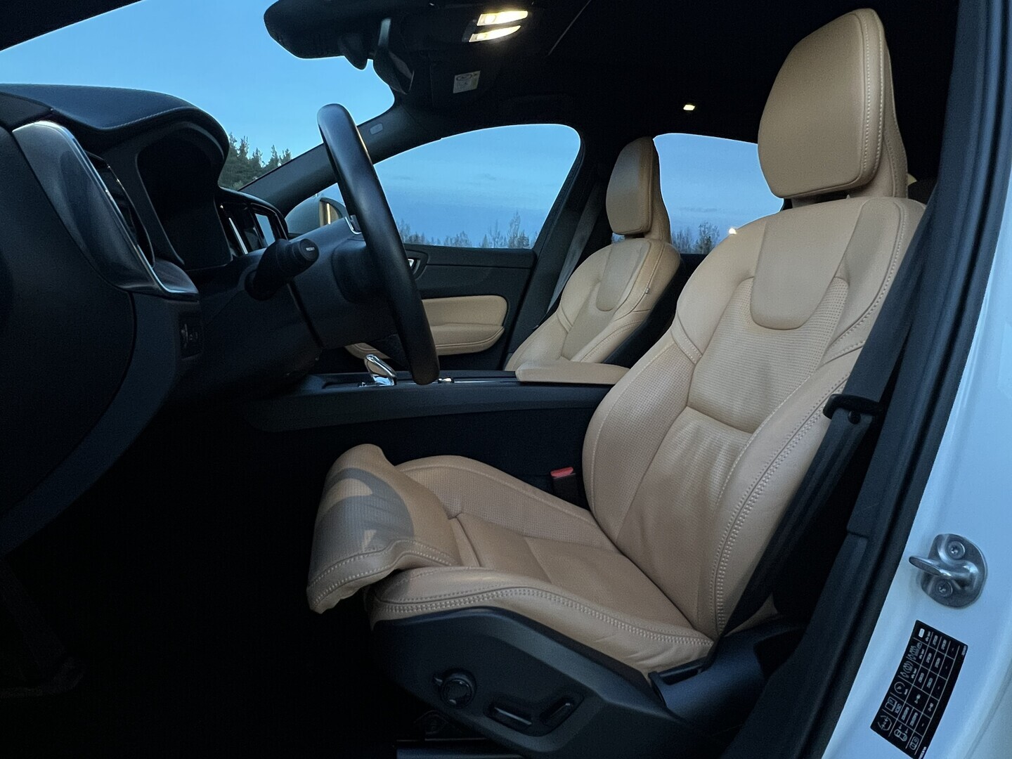 VOLVO XC60 2022