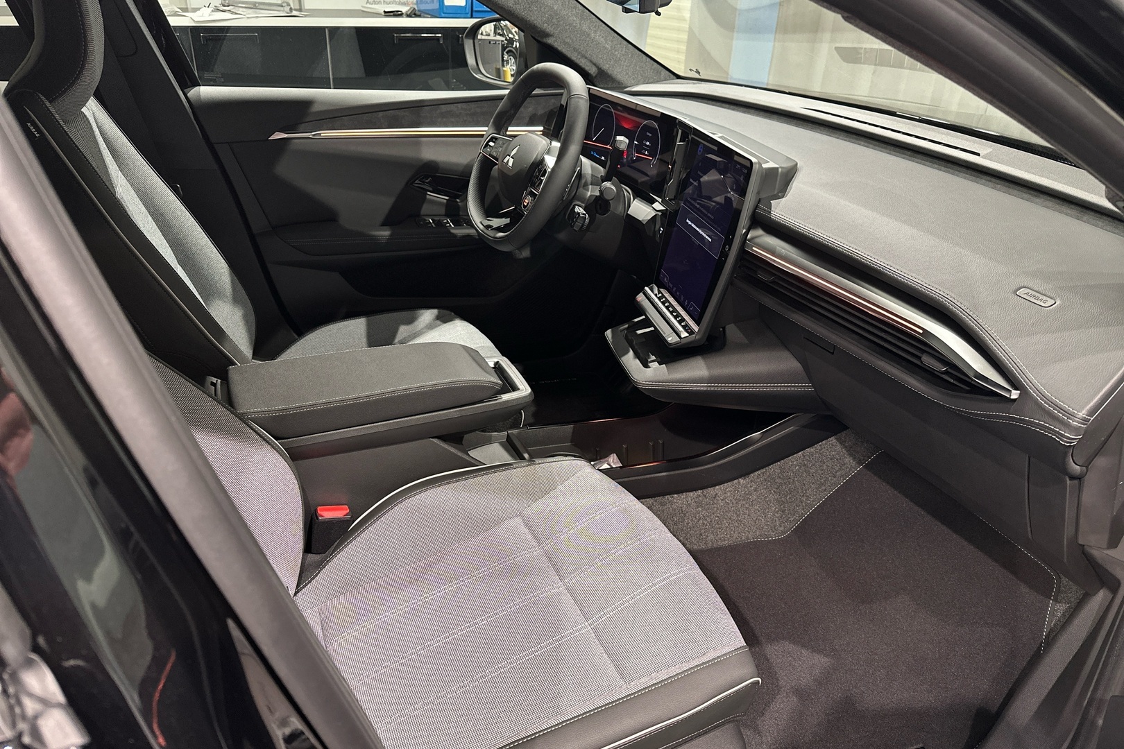MITSUBISHI Eclipse Cross 10