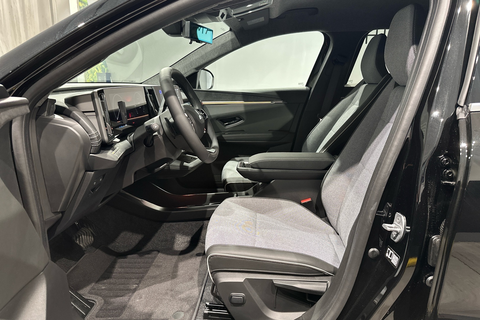 MITSUBISHI Eclipse Cross 5