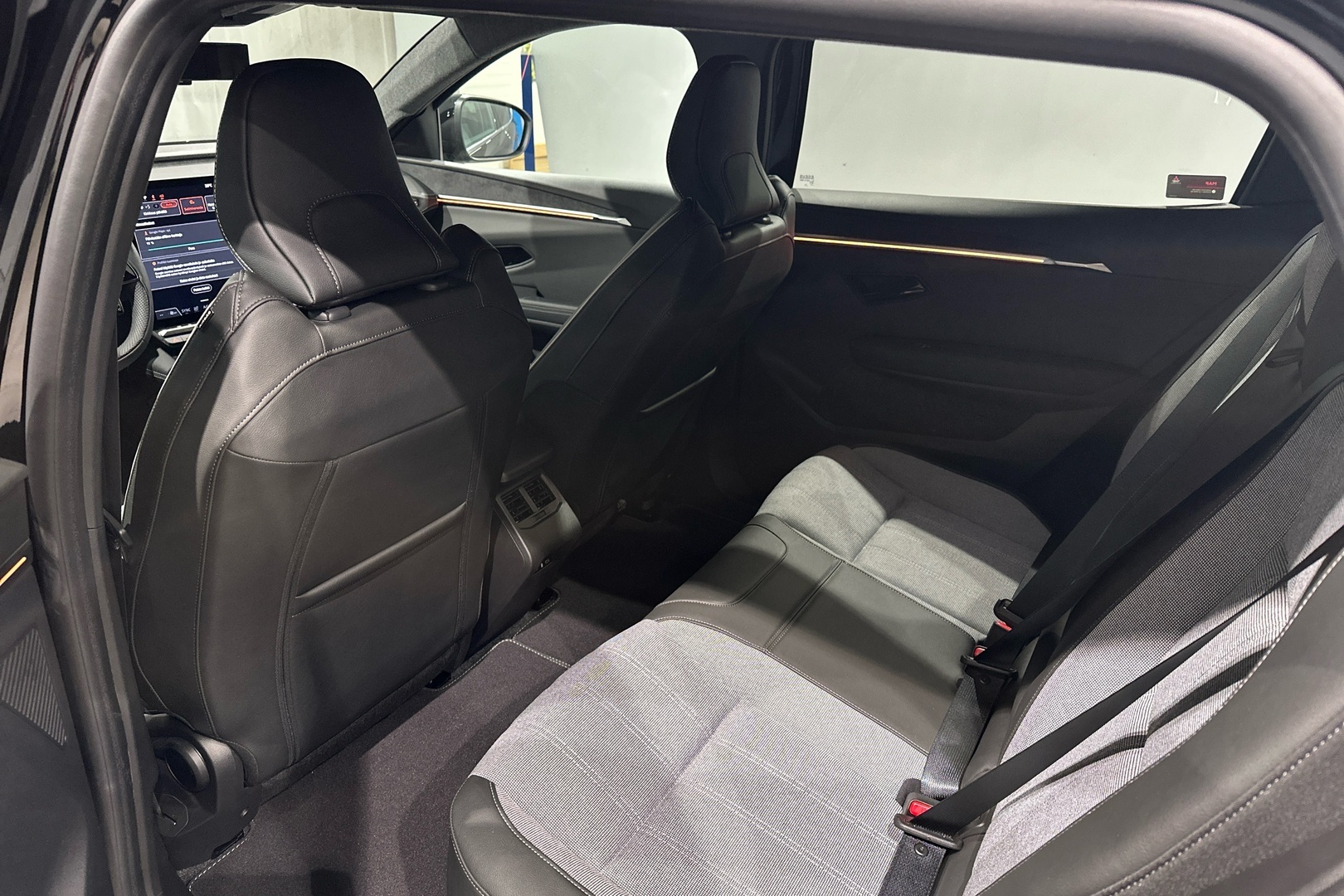 MITSUBISHI Eclipse Cross 7