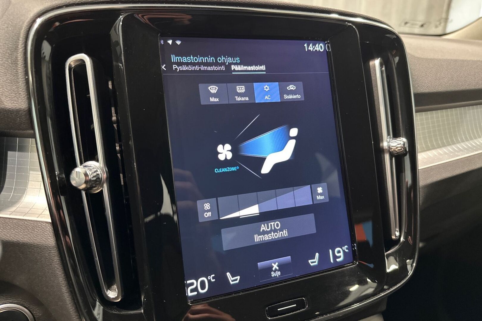 VOLVO XC40 2019