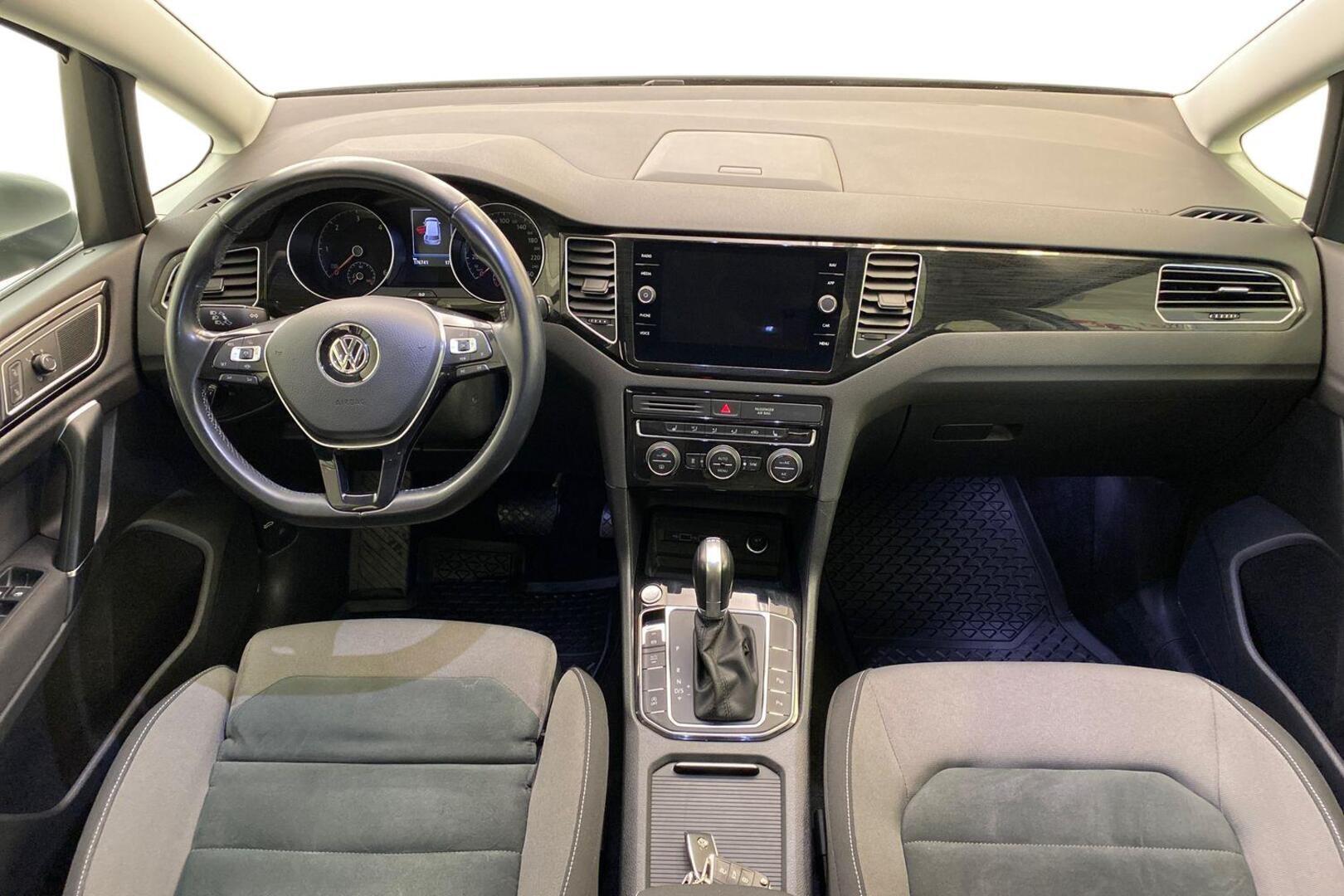 VOLKSWAGEN Golf Sportsvan 10