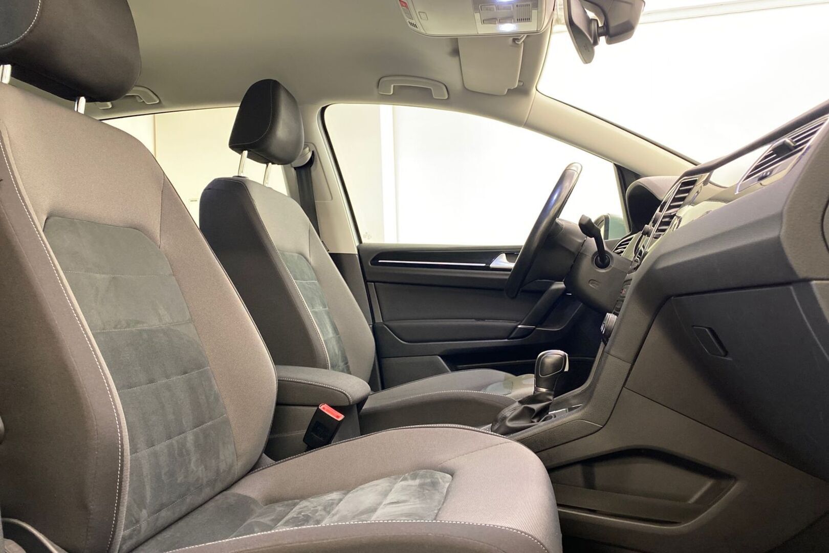 VOLKSWAGEN Golf Sportsvan 17