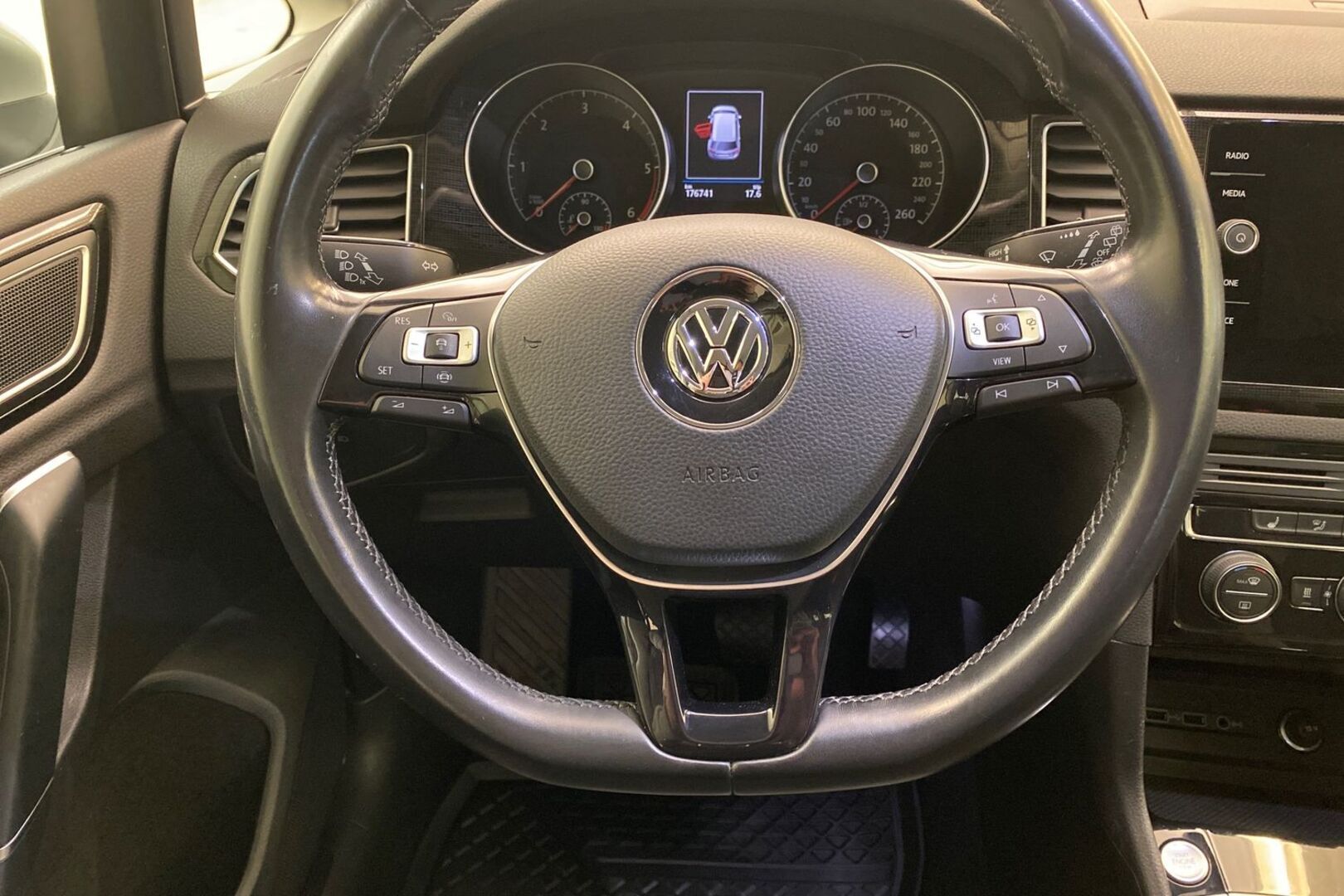 VOLKSWAGEN Golf Sportsvan 18