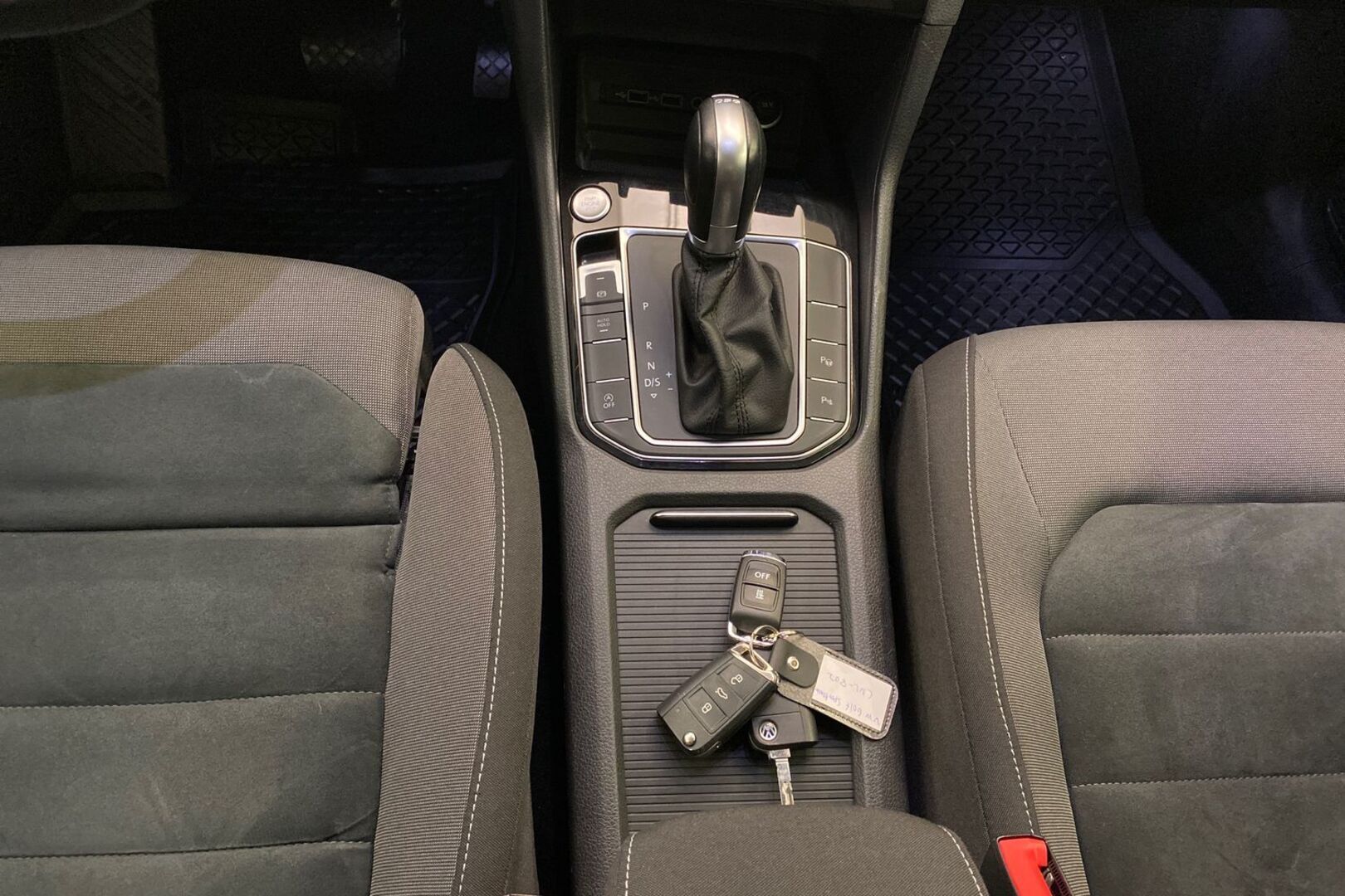 VOLKSWAGEN Golf Sportsvan 19