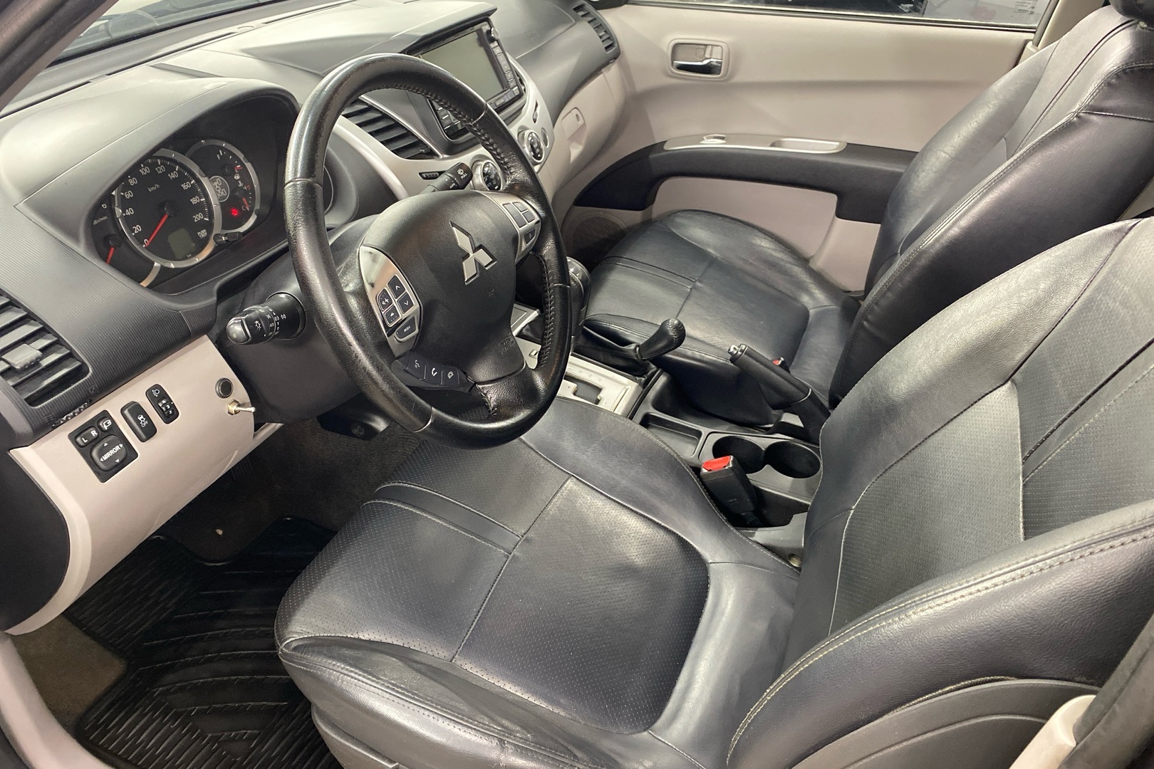 MITSUBISHI L200 2014