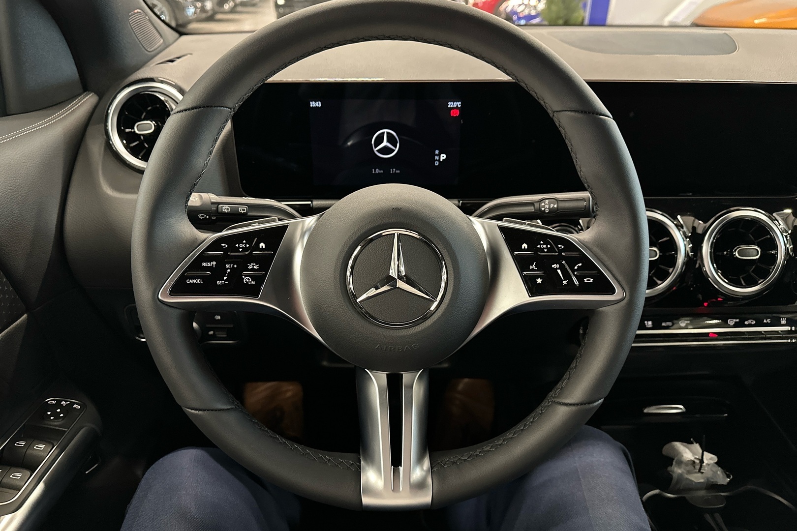 MERCEDES-BENZ GLA 2024