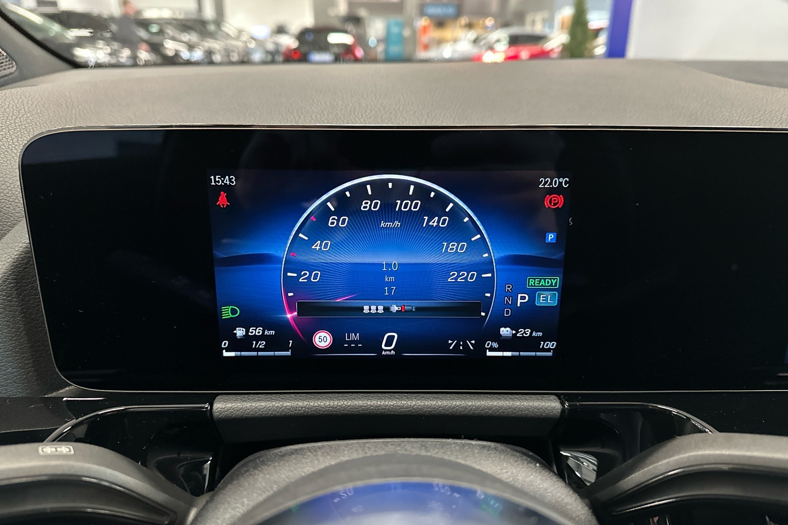 MERCEDES-BENZ GLA 2024