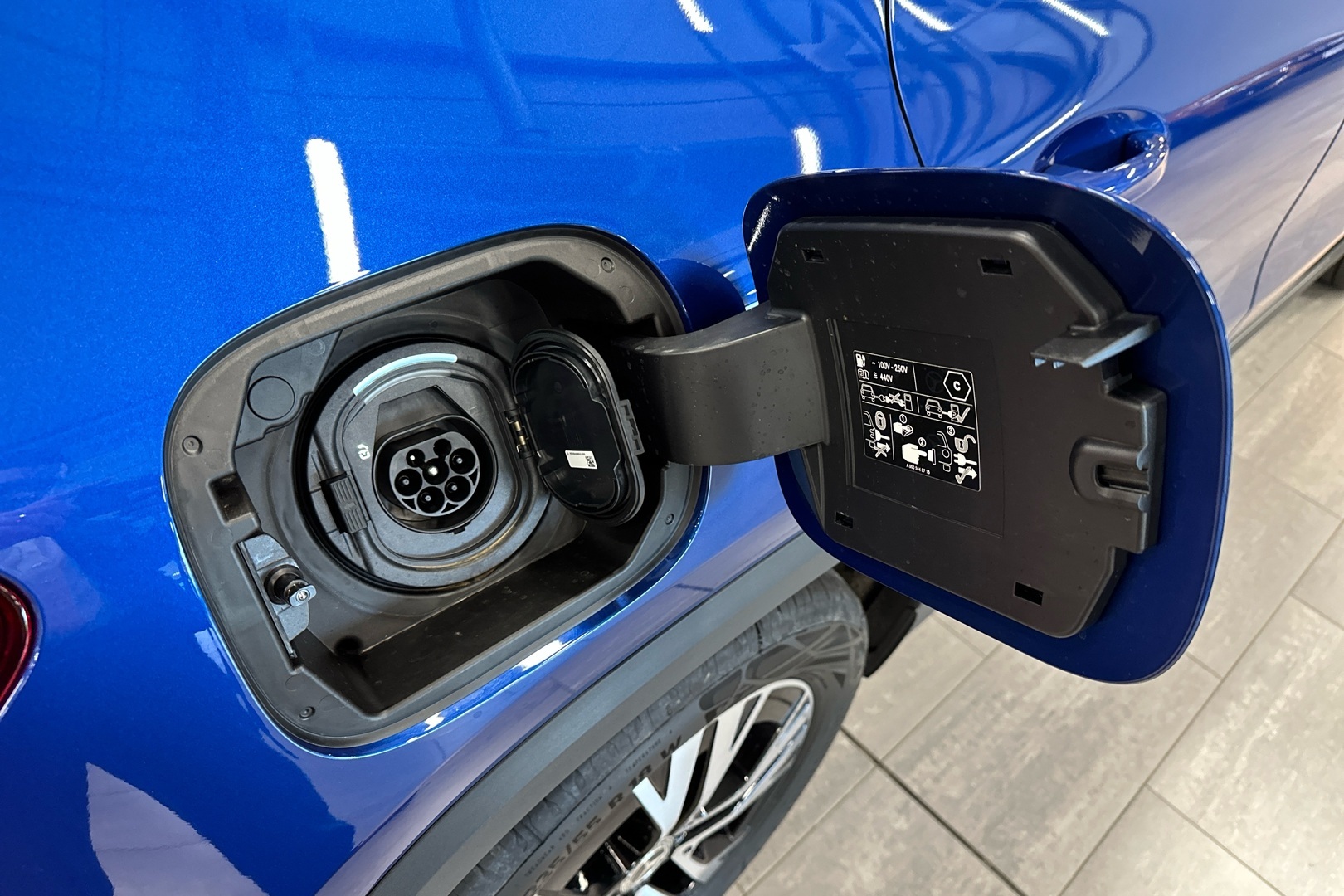 MERCEDES-BENZ GLA 2024