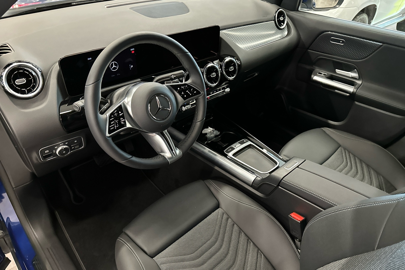 MERCEDES-BENZ GLA 2024