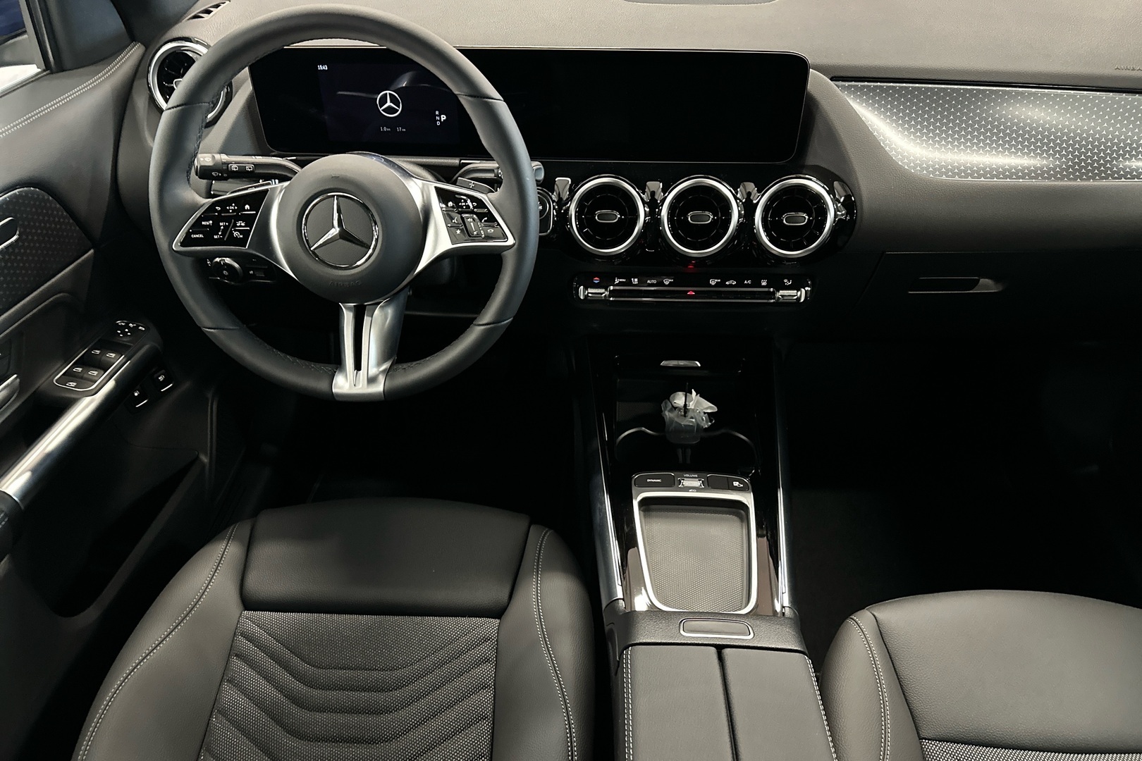 MERCEDES-BENZ GLA 2024