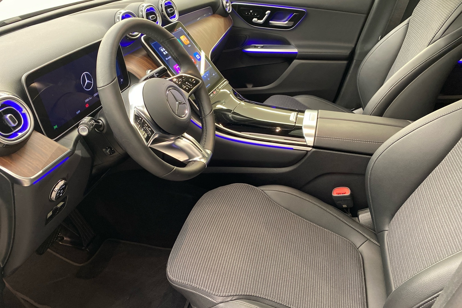 MERCEDES-BENZ GLC 2025