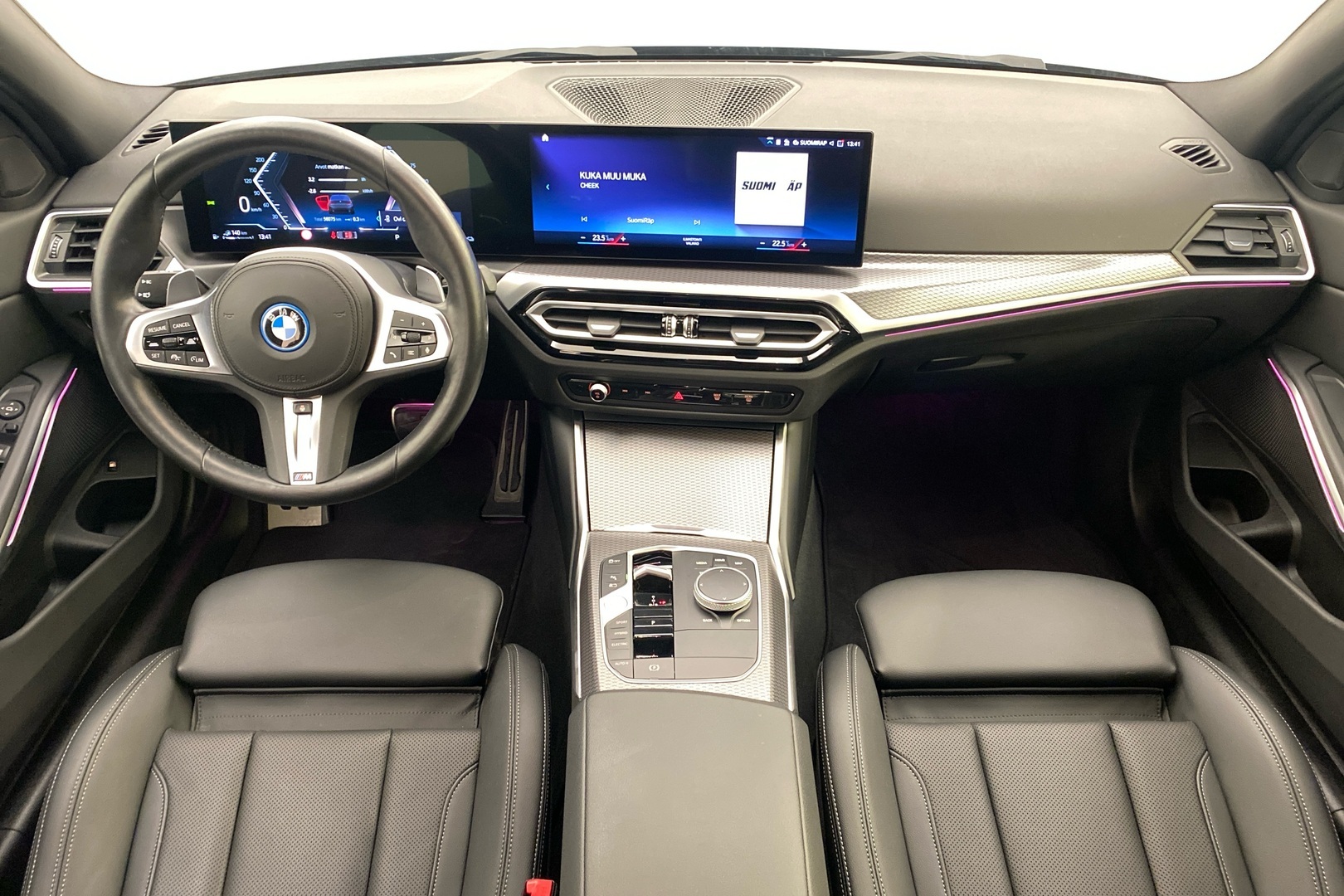 BMW 330 2023