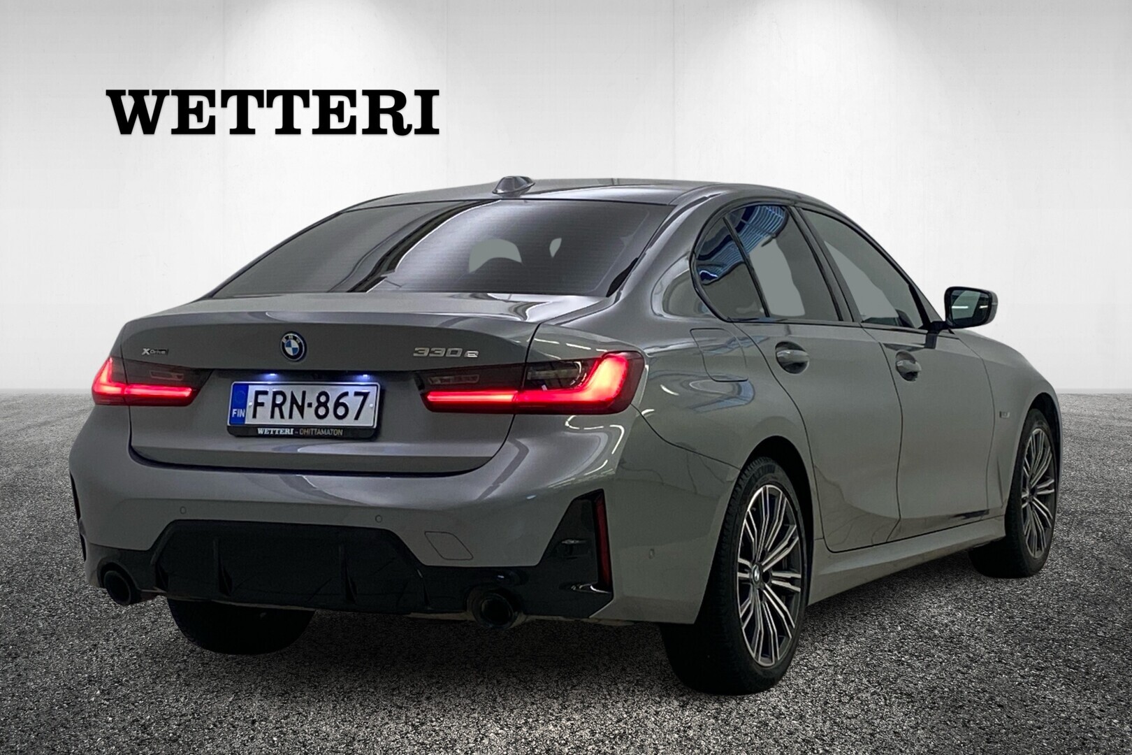 BMW 330 2023