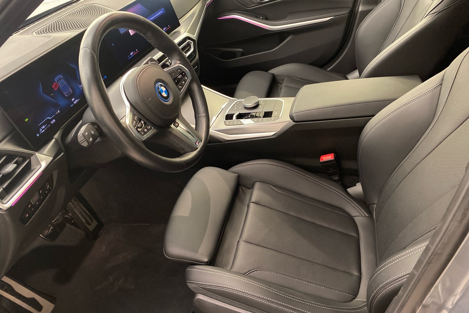 BMW 330 2023