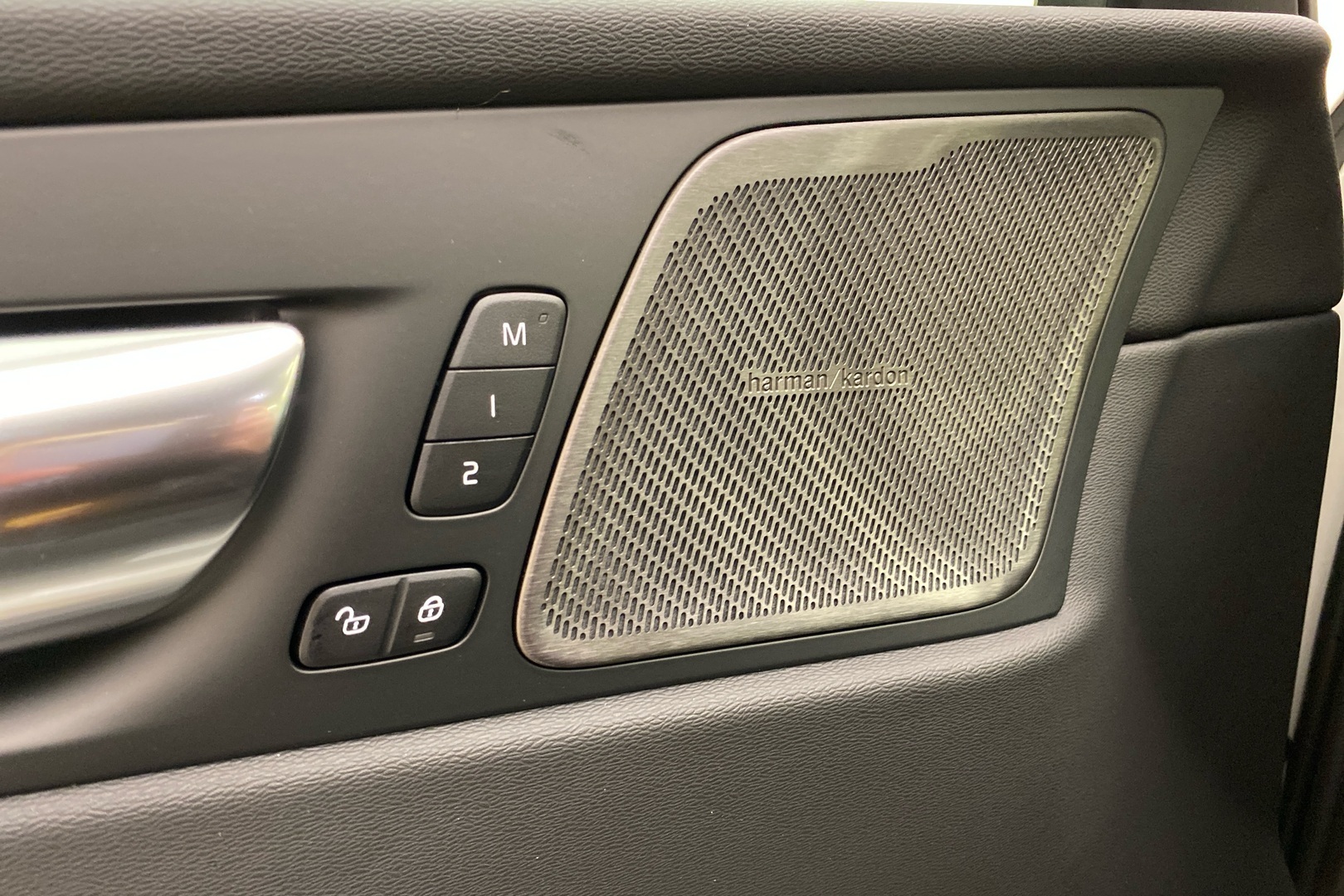 VOLVO XC60 2027