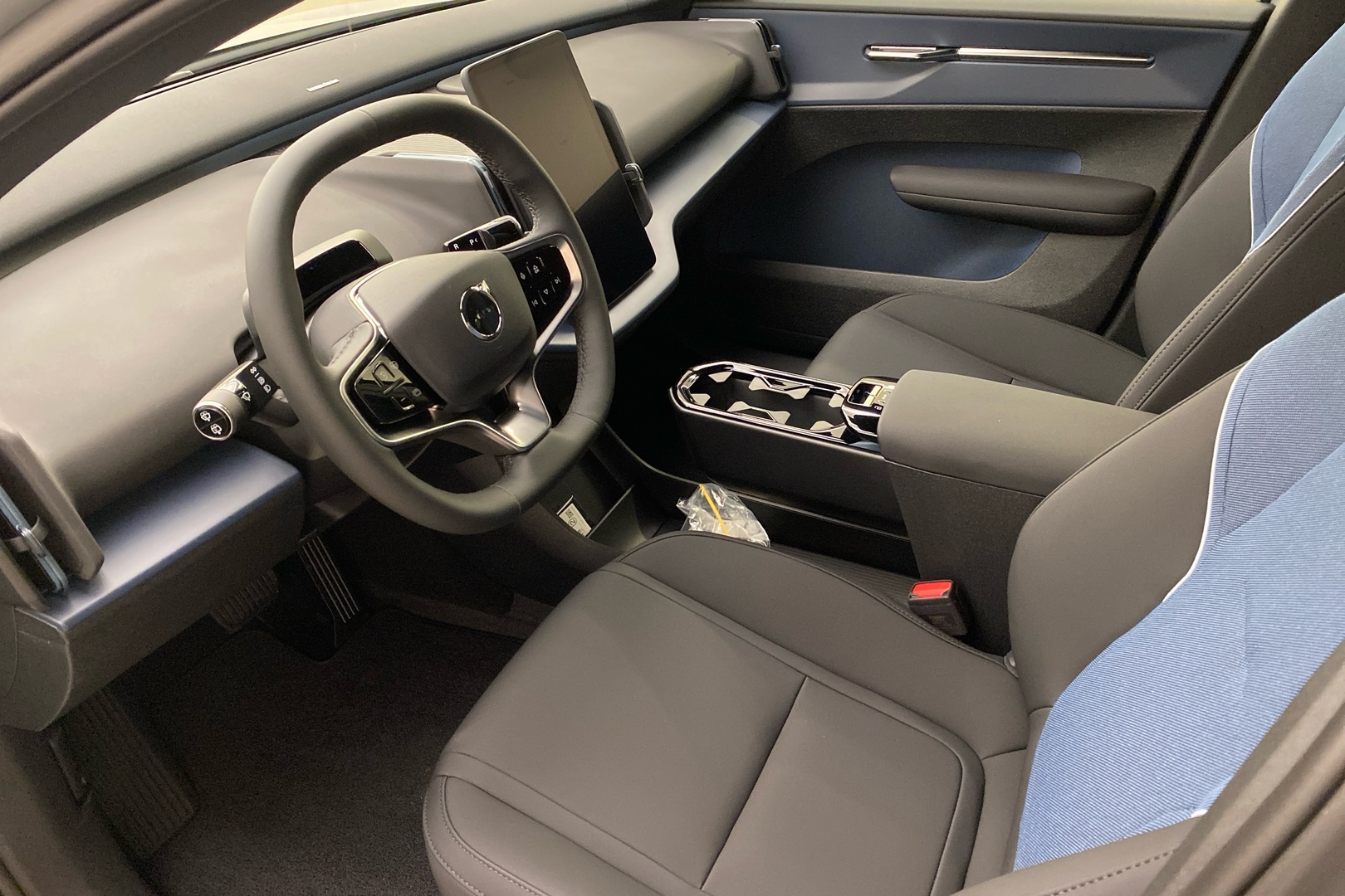 VOLVO EX30 2027