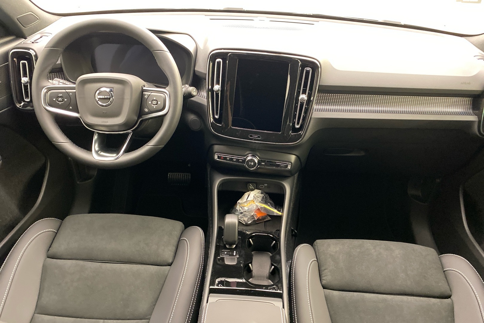 VOLVO EX40 2027