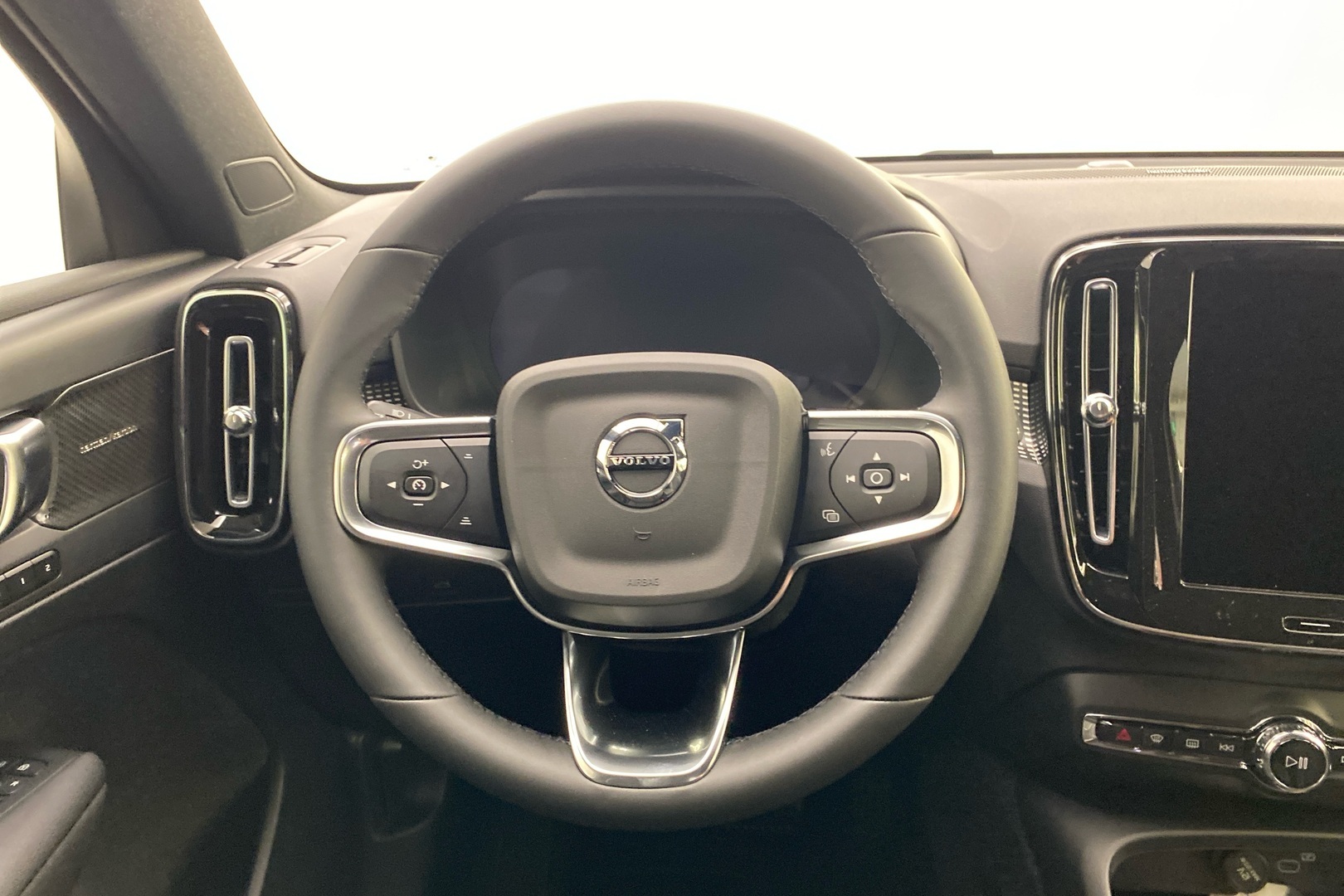 VOLVO EX40 2027