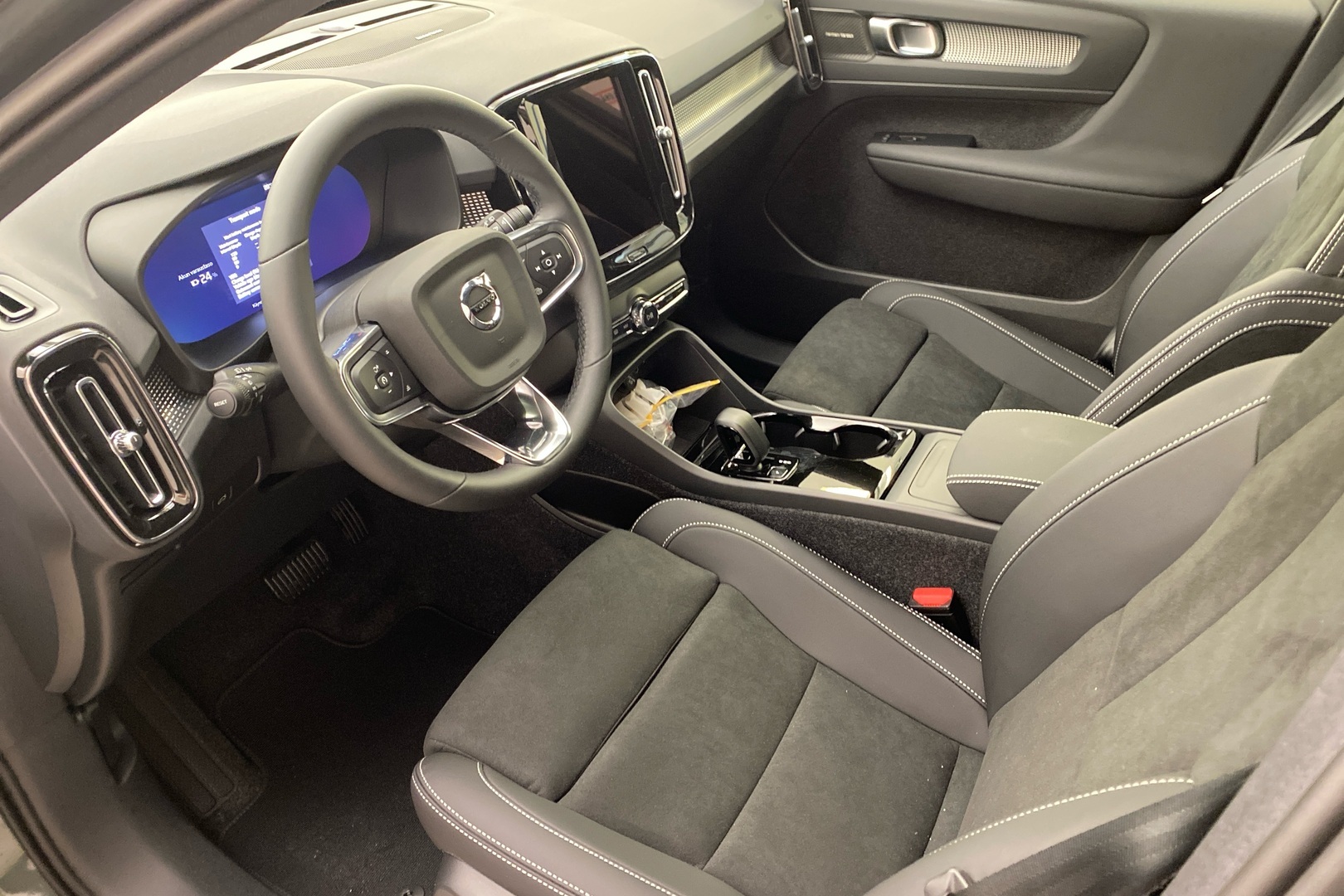 VOLVO EX40 2027