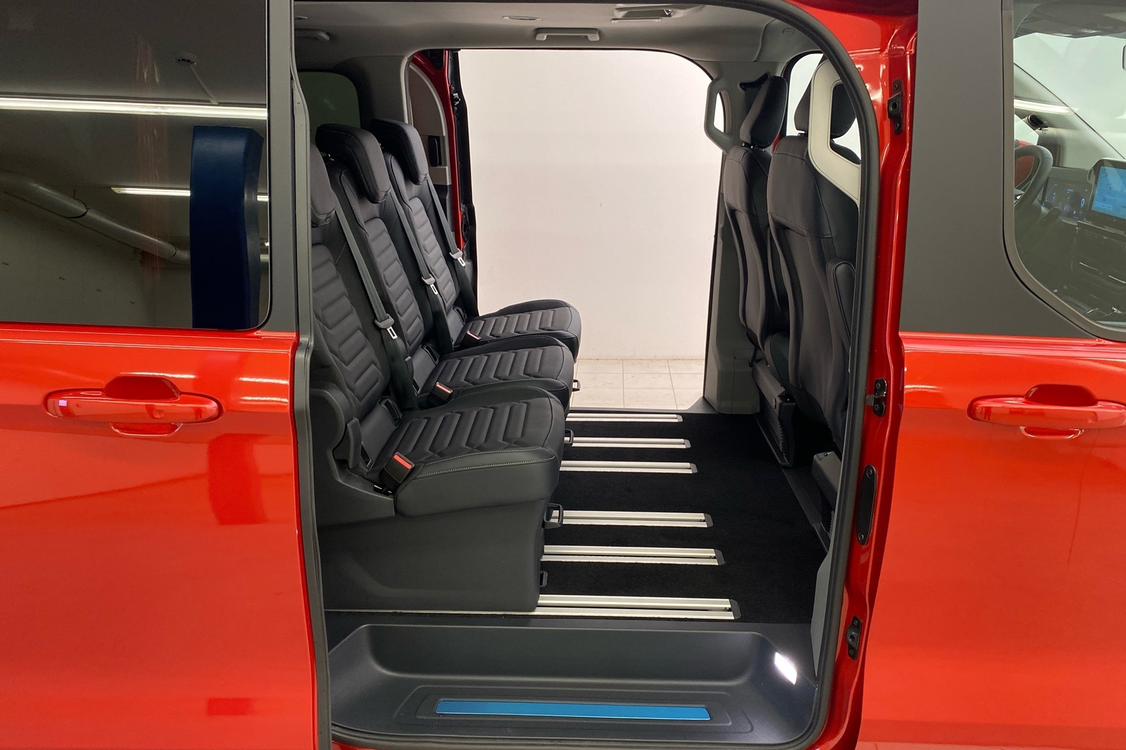 FORD Tourneo Custom 2025