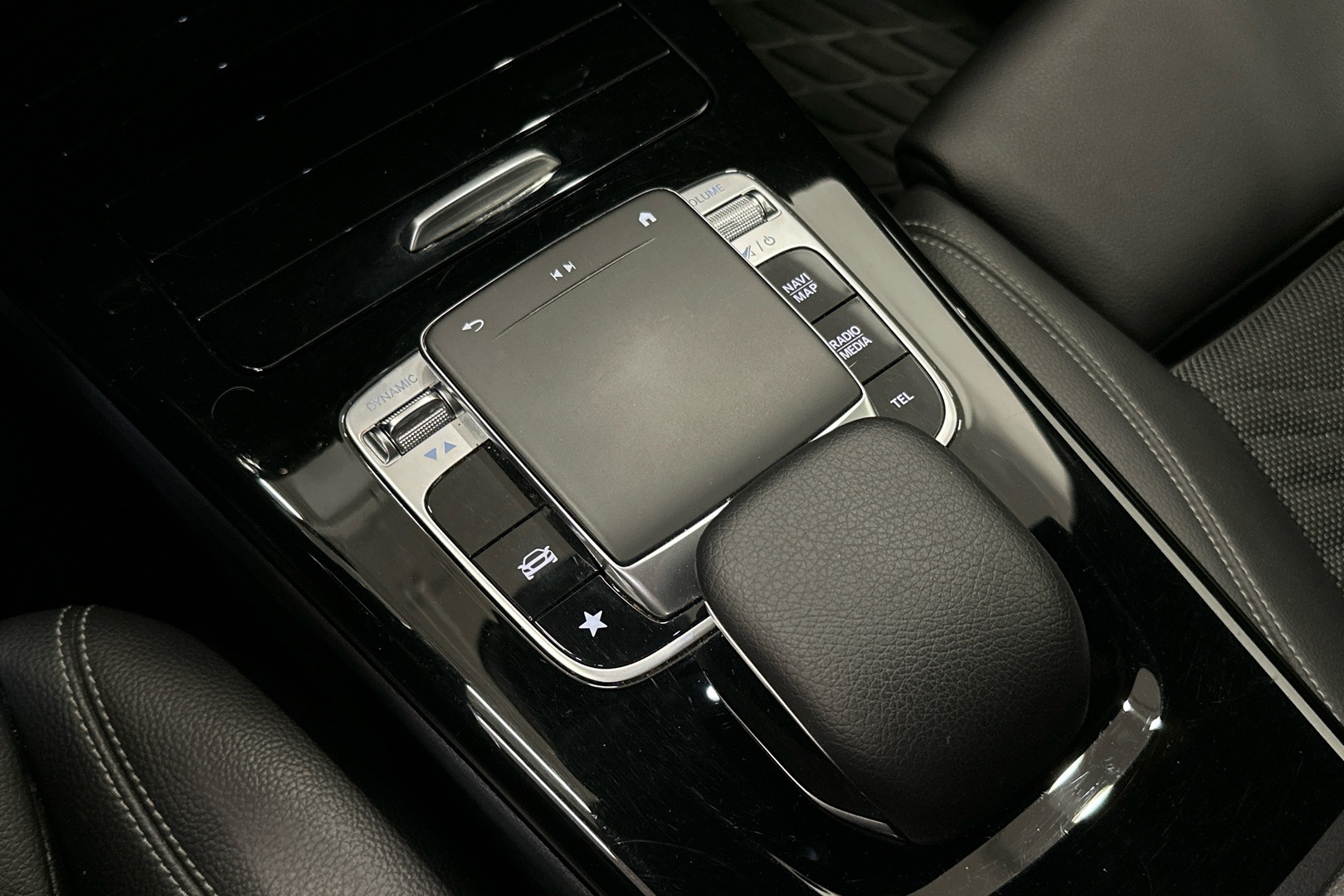 MERCEDES-BENZ A 2018