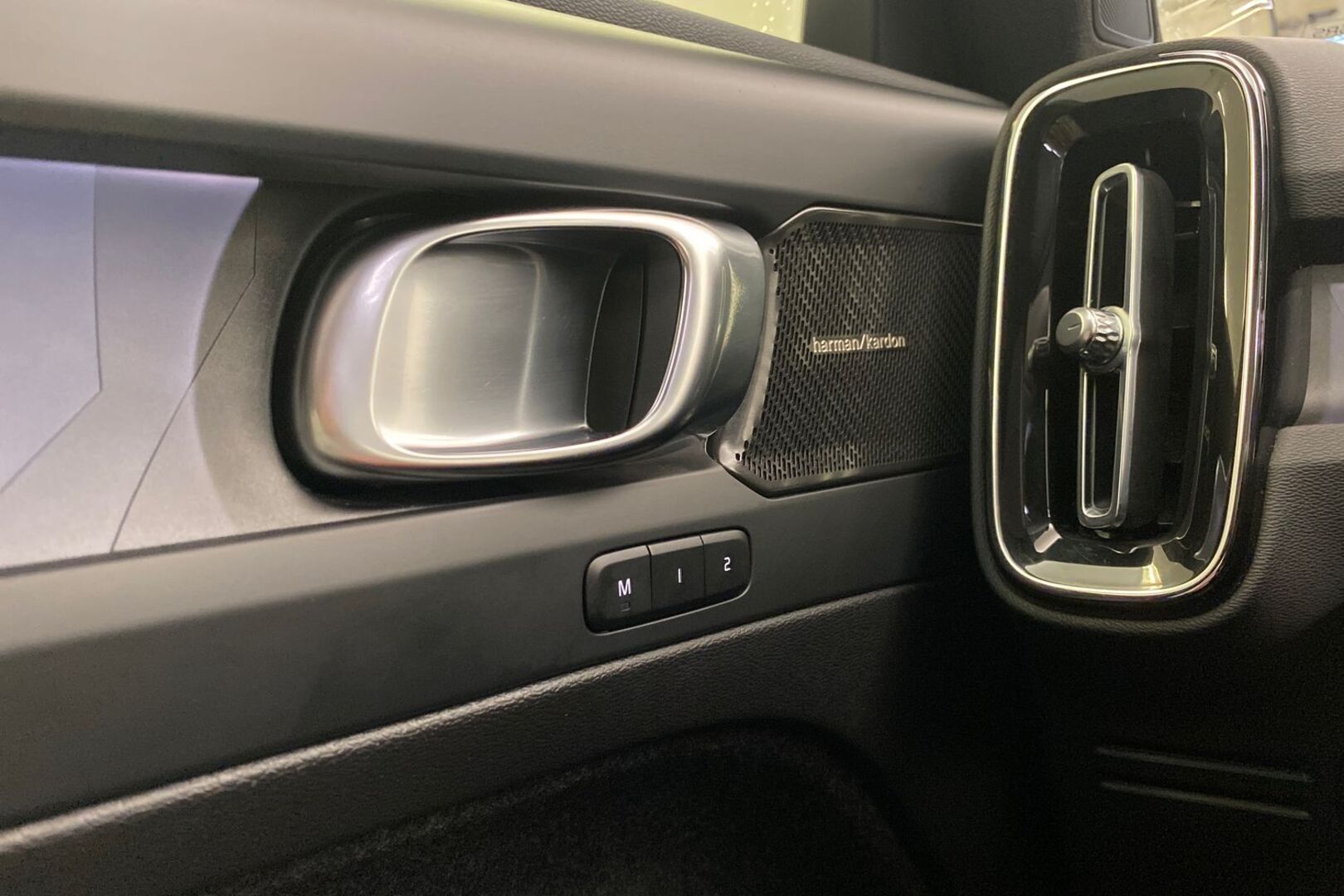 VOLVO C40 2023