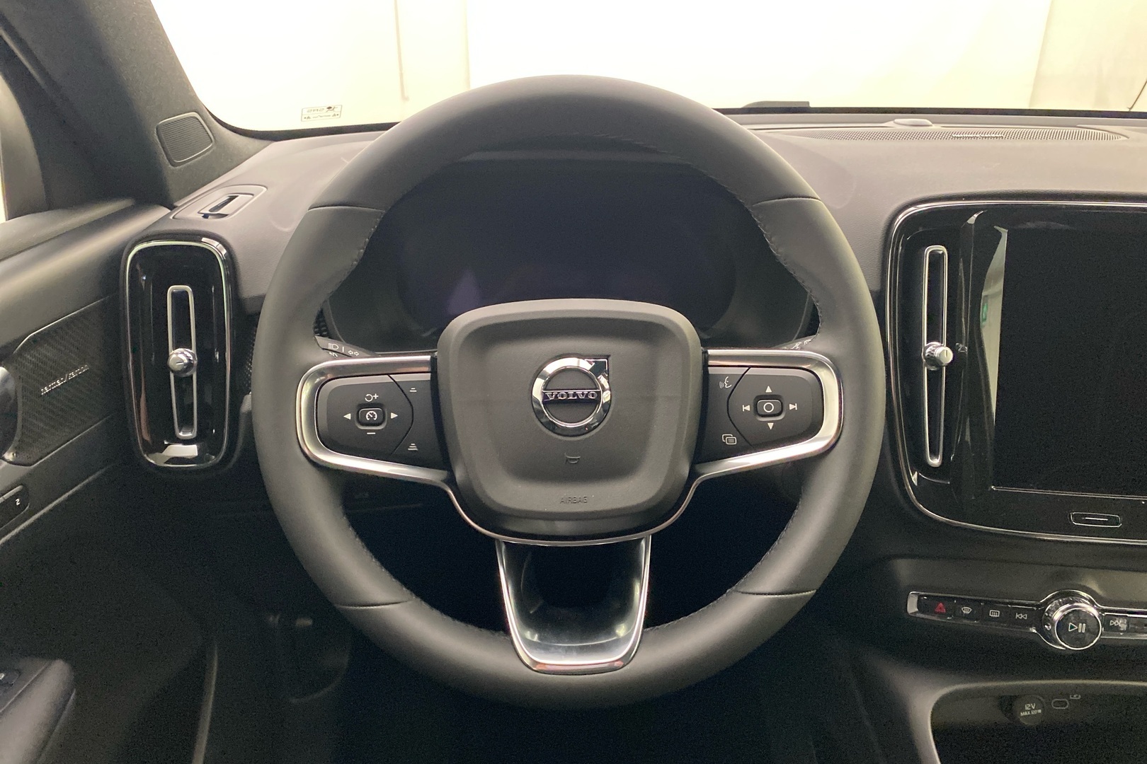VOLVO EX40 11