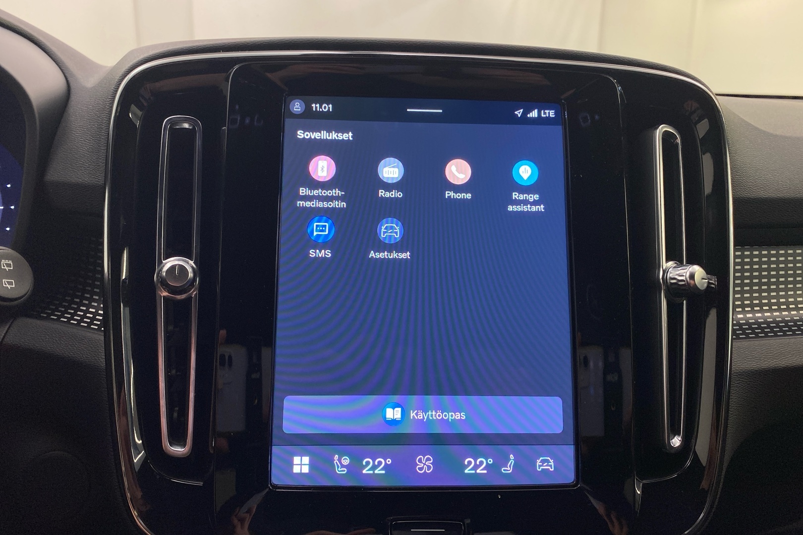 VOLVO EX40 12