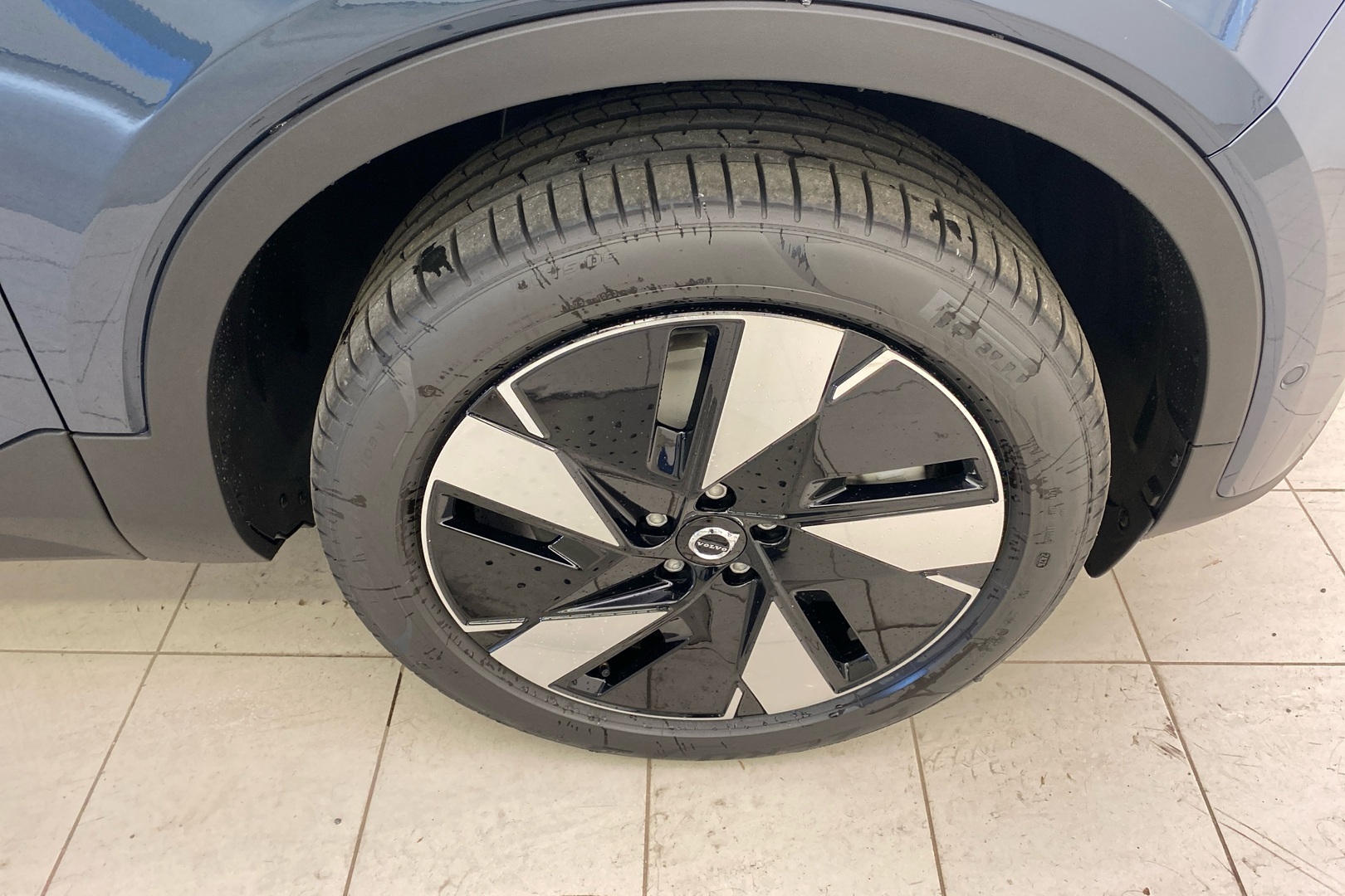 VOLVO EX40 18