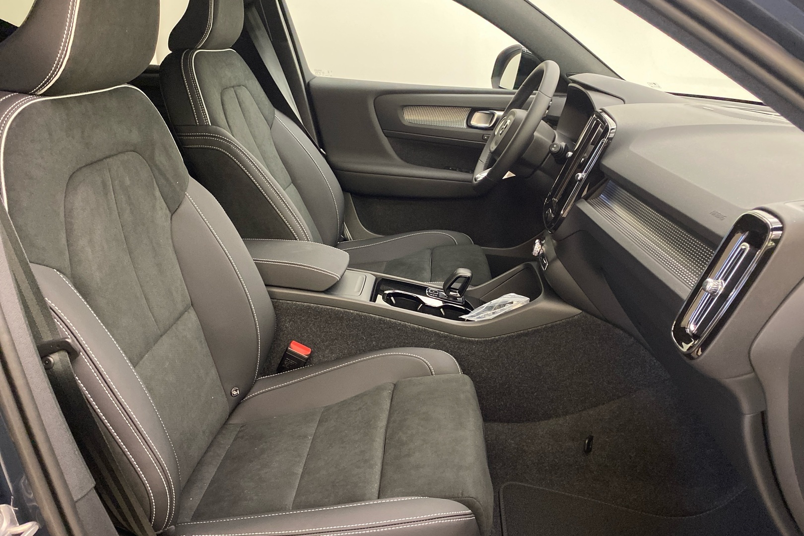 VOLVO EX40 7