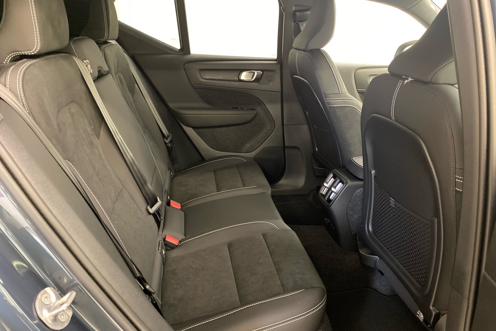 VOLVO EX40 8