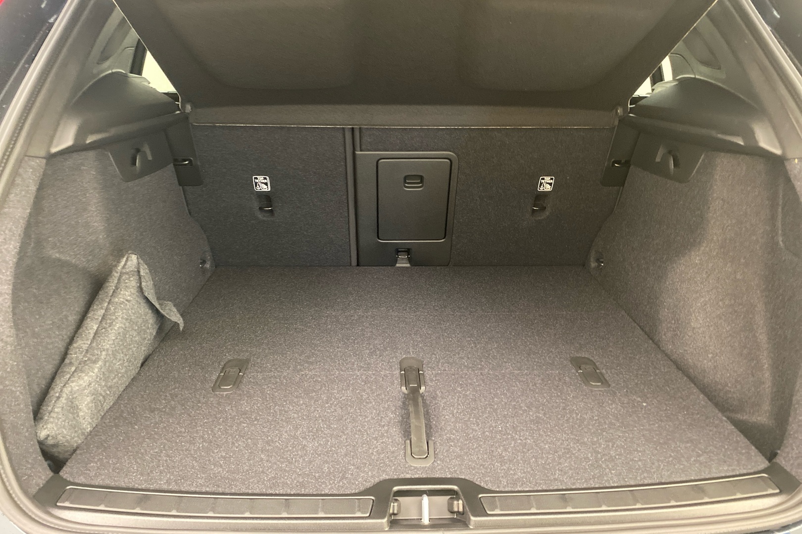 VOLVO EX40 9