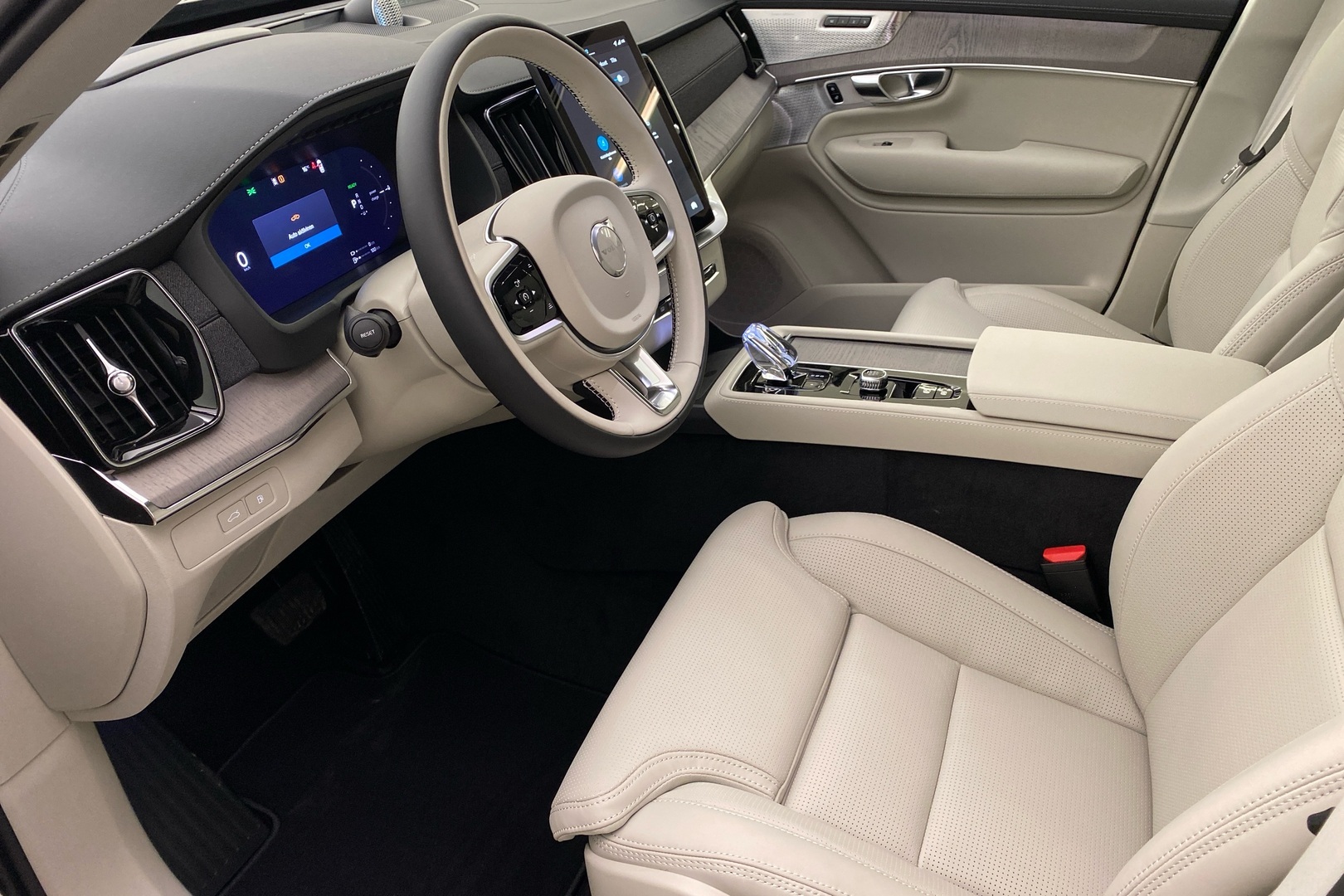 VOLVO XC90 6