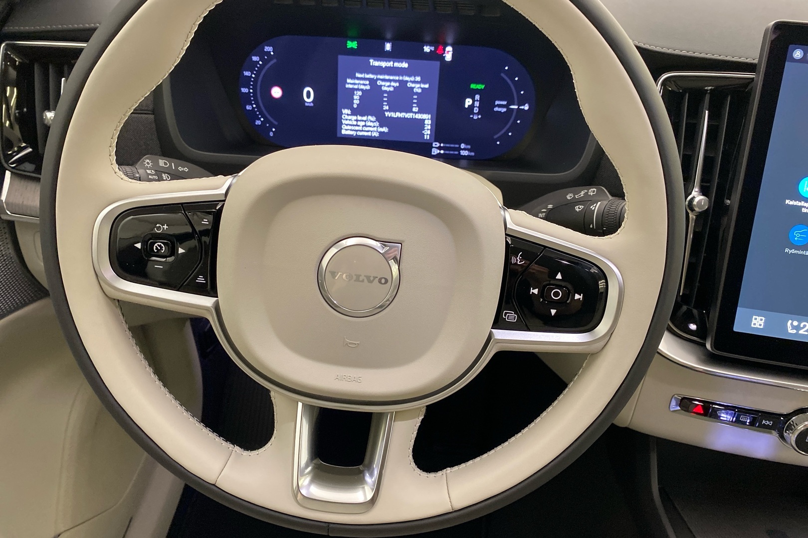 VOLVO XC90 8
