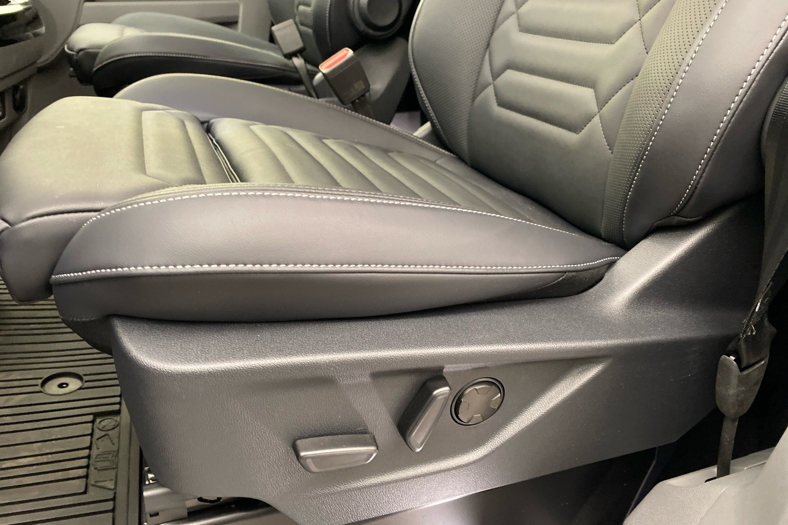 FORD Tourneo Custom 2025