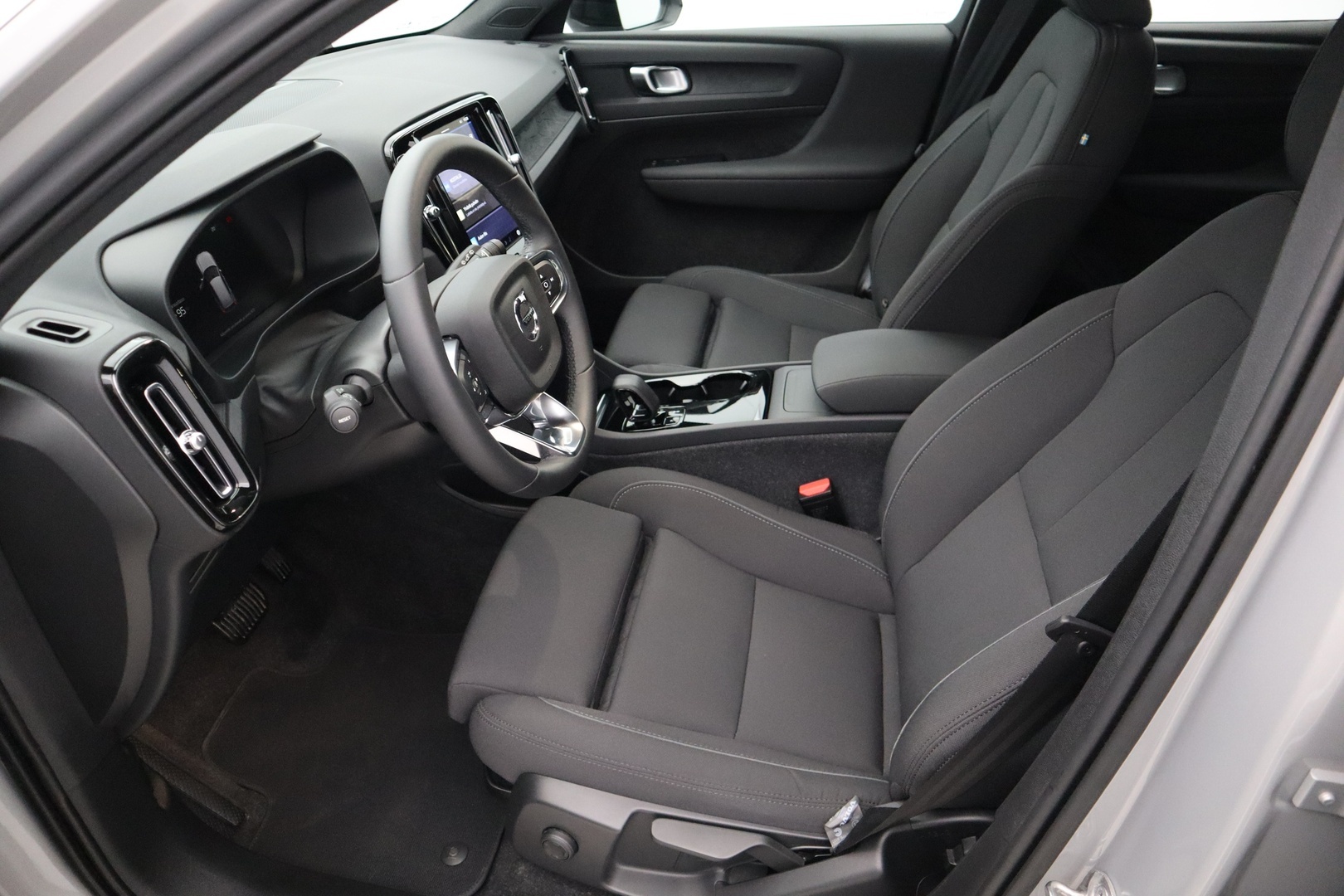 VOLVO XC40 2023