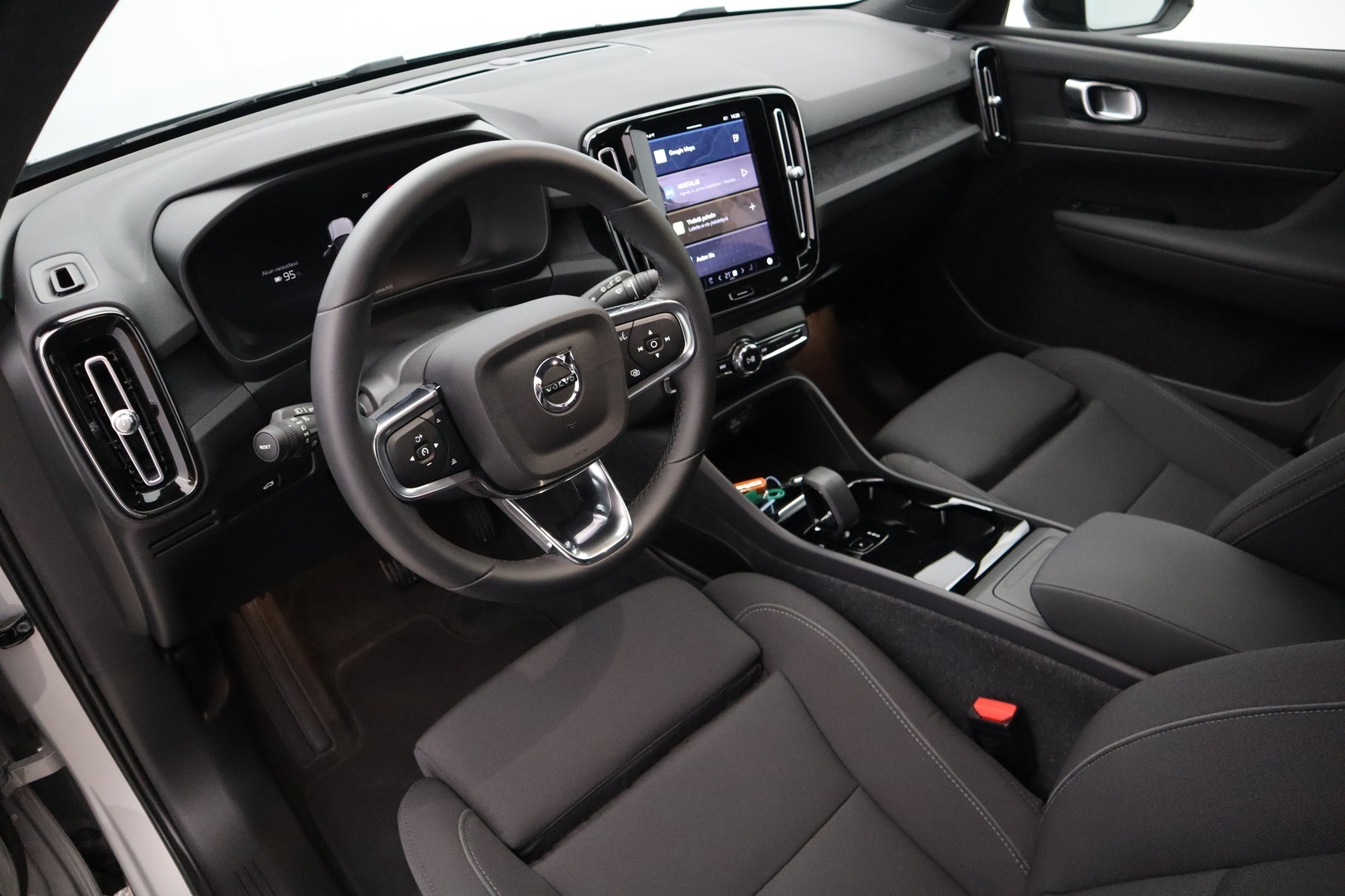 VOLVO XC40 2023