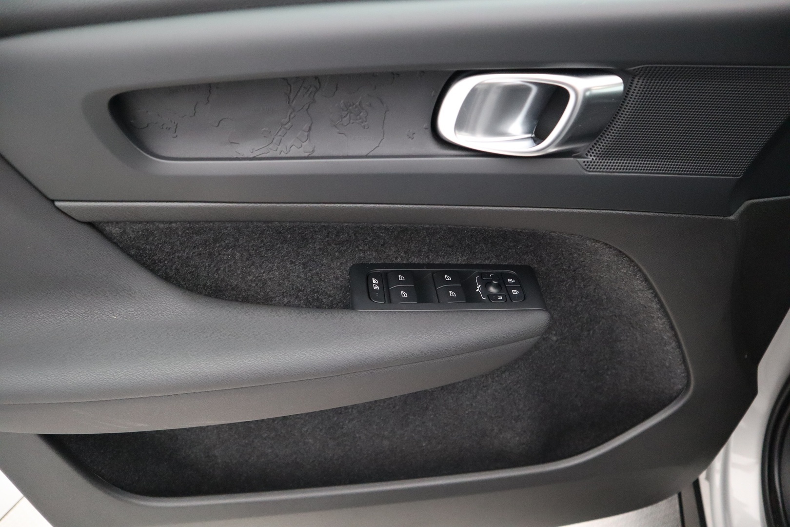 VOLVO XC40 2023