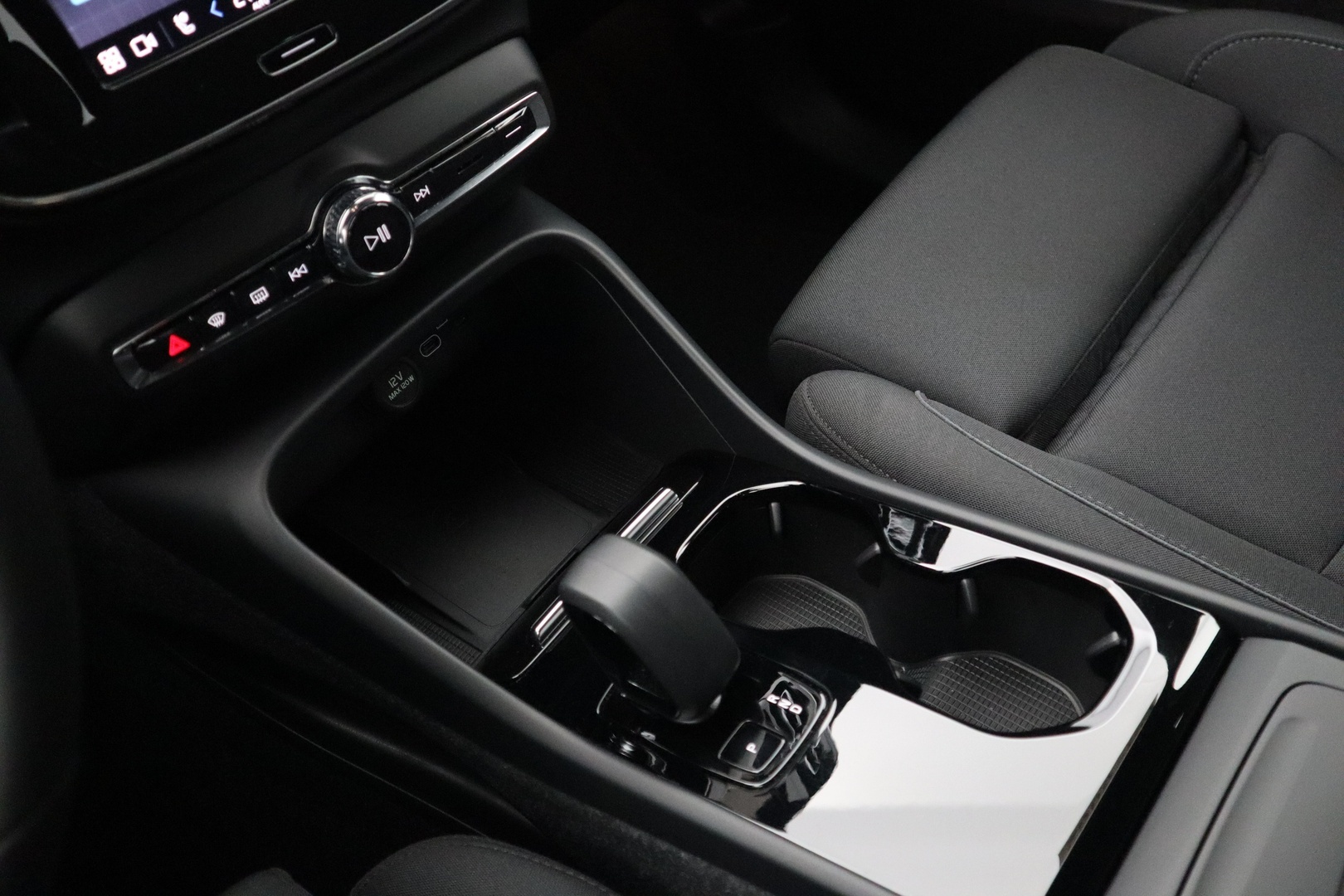 VOLVO XC40 2023