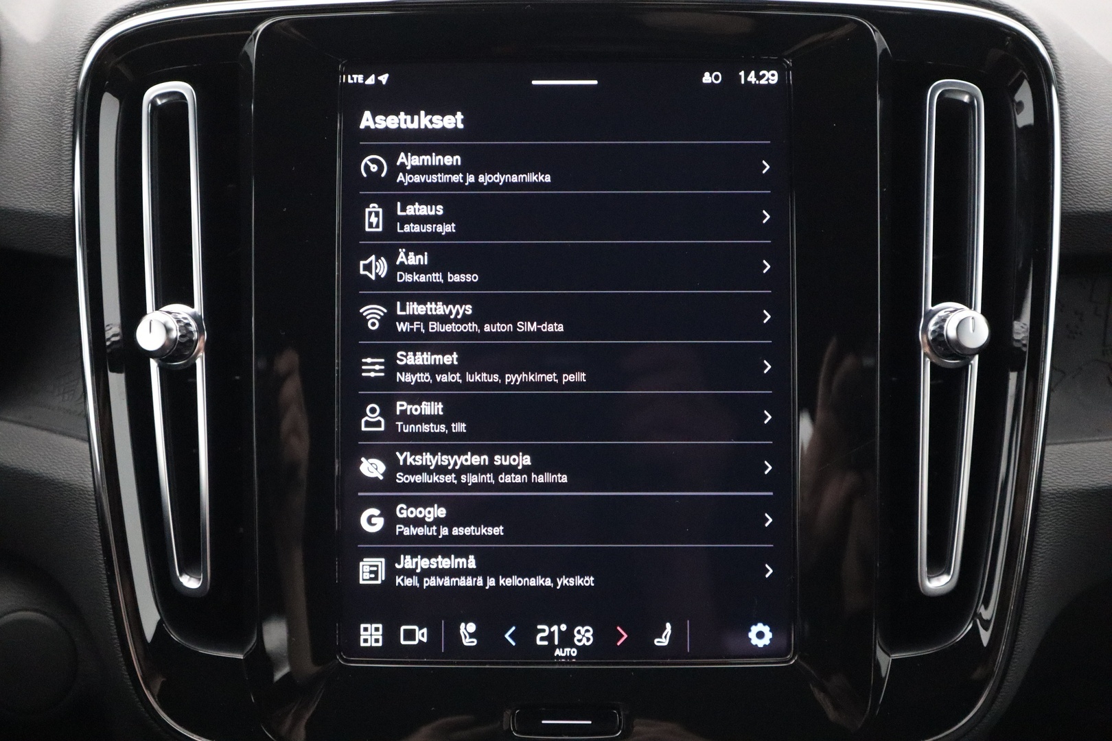 VOLVO XC40 2023