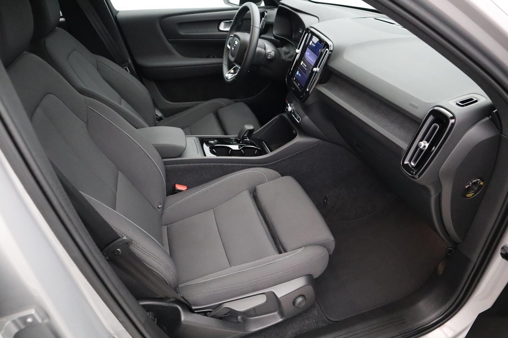 VOLVO XC40 2023