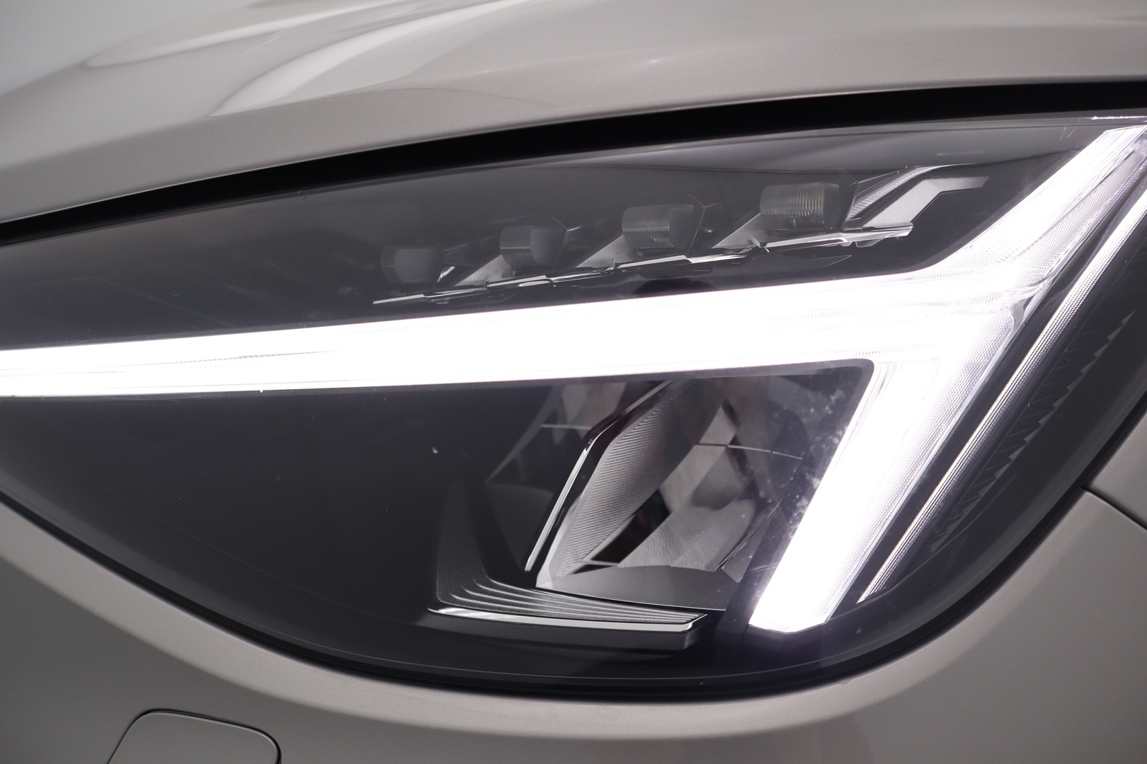 VOLVO XC40 2023