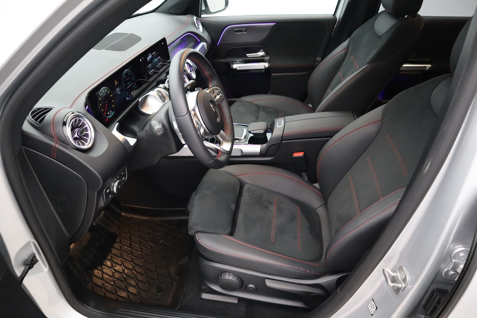 MERCEDES-BENZ EQB 2024