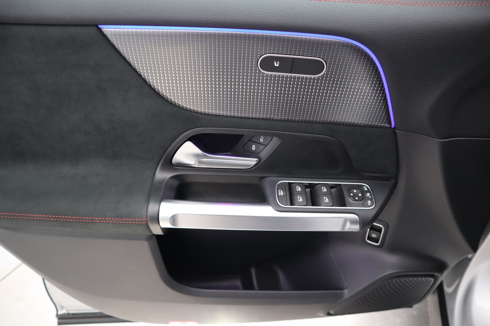 MERCEDES-BENZ EQB 2024