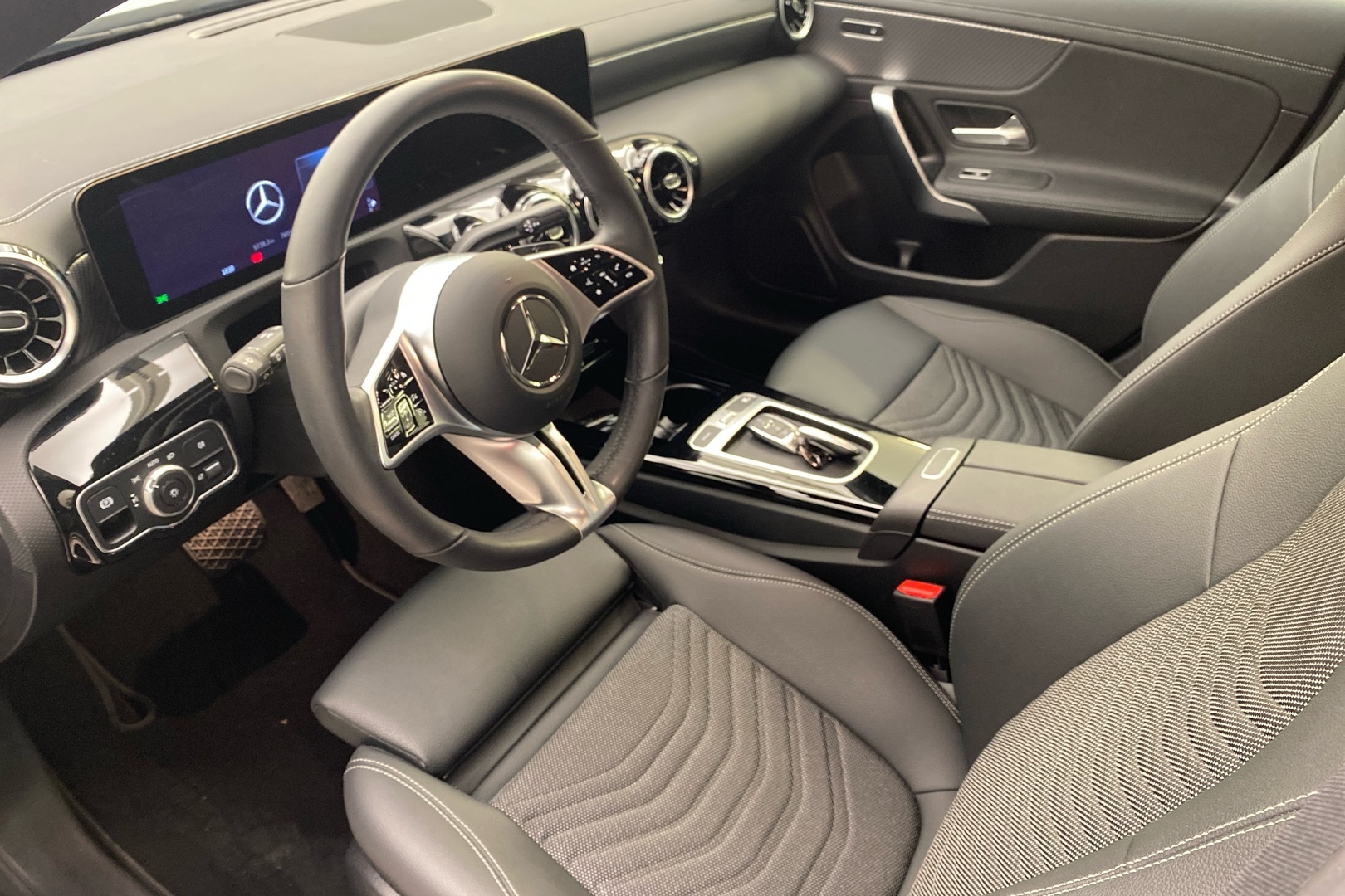 MERCEDES-BENZ CLA 2025