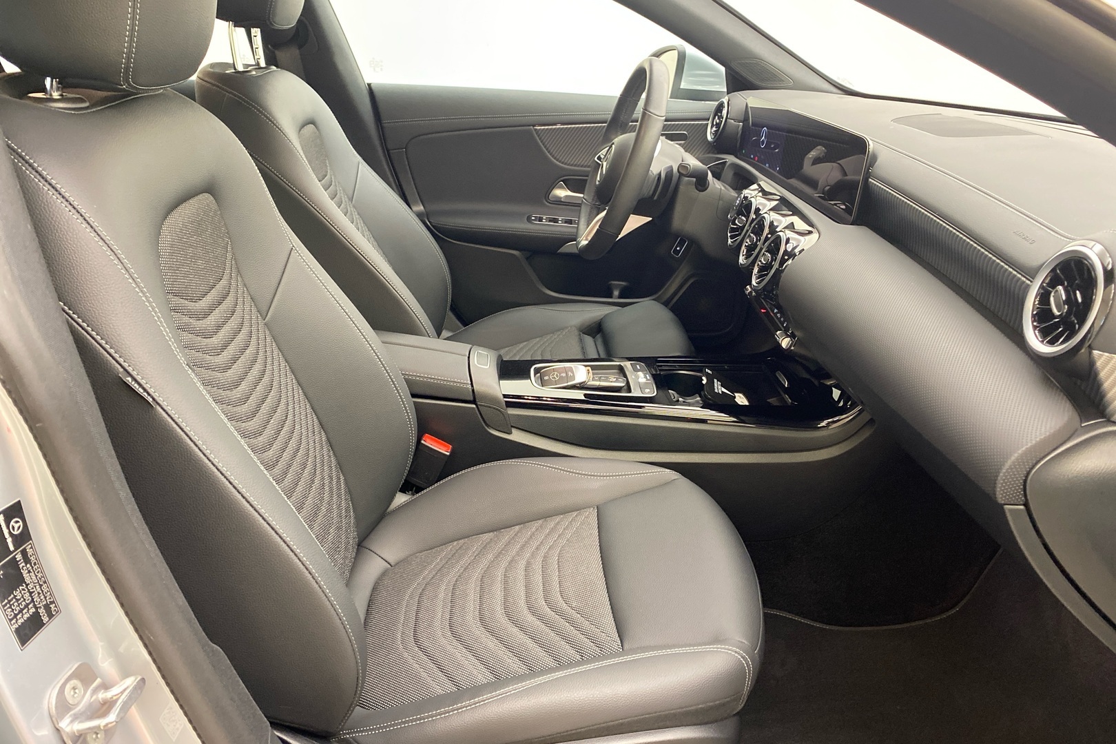 MERCEDES-BENZ CLA 2025